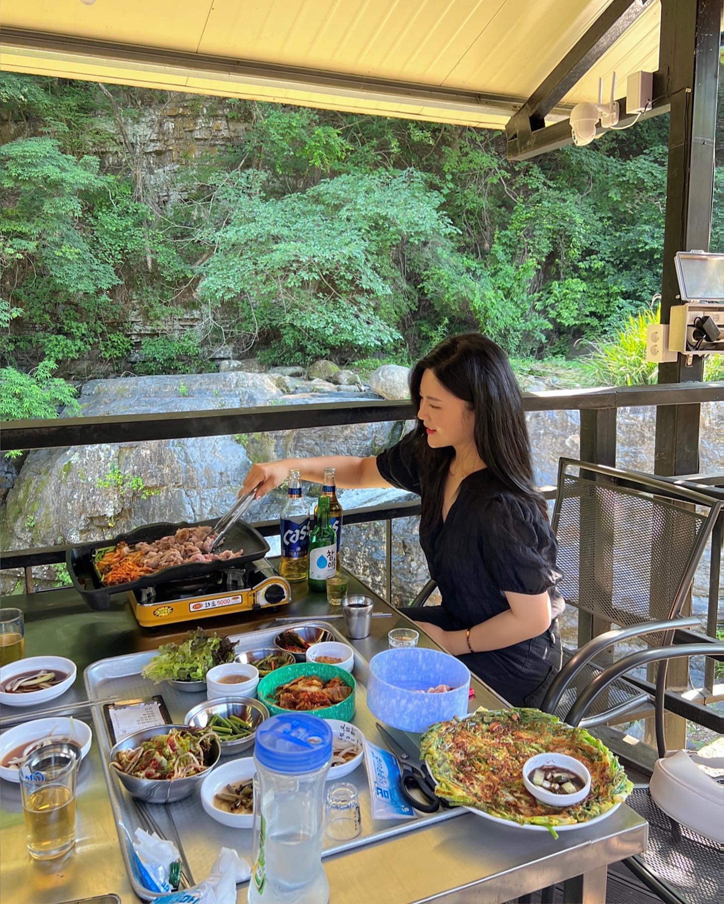 폭포뷰에 오리고기 먹다가 밤된썰🌙

#낮술 
#소주읍나