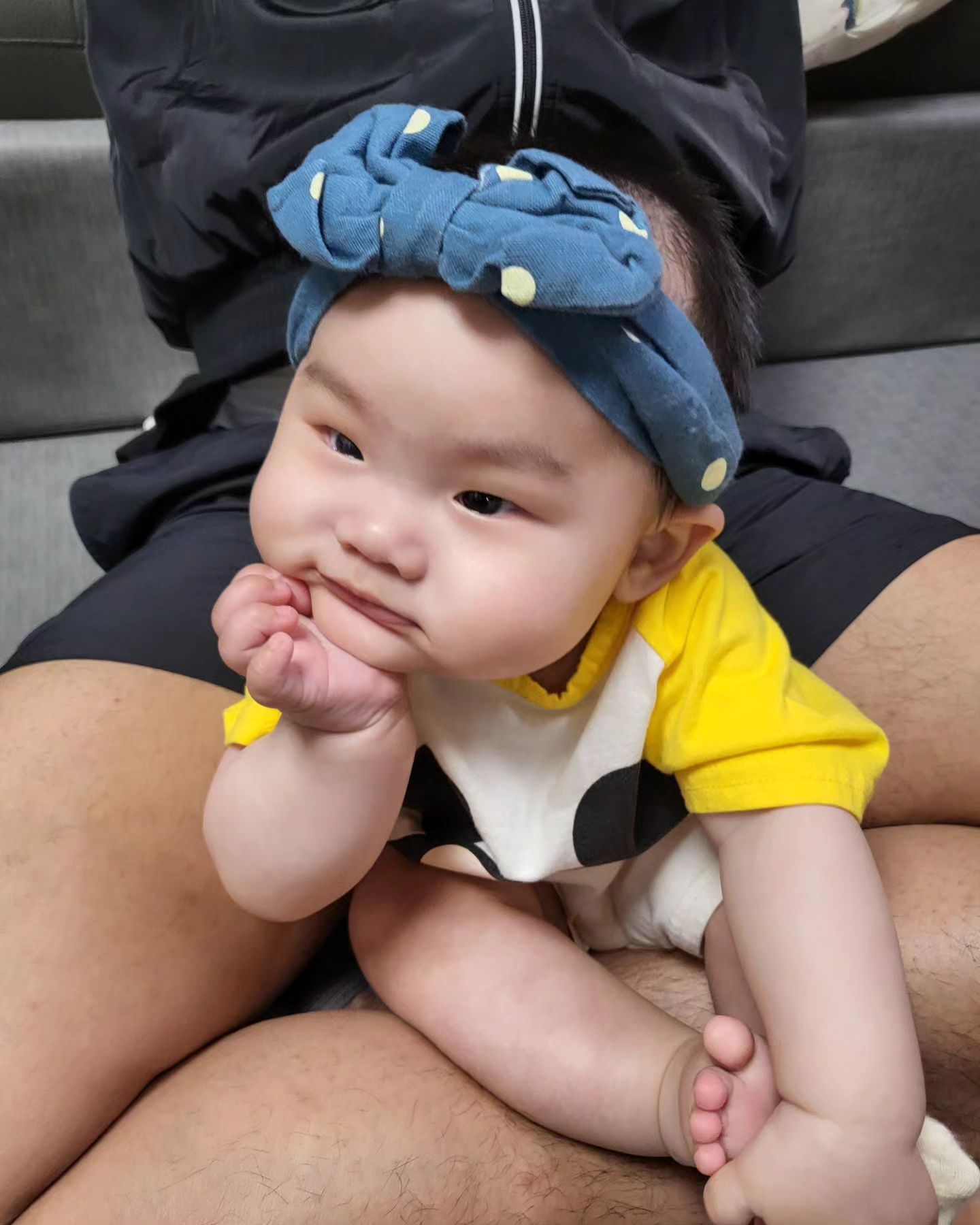 D+179👶❣️
#시후

갈수록 귀여워....😆
엄빠가 우리 시후 덕분에 
너무너무 행복해 
그나저나...턱좀 그만 괴라규...
턱 나올까봐 걱정되는데 
이제는 하다하다 목욕할 때도 괴고
이유식 먹을 때도 괼라 그래서 걱정이 되넹 😭

.
.

#아기스타그램 #애스타그램 #아기 #육아 #육아스타그램 #호랑이띠아기 #청량리 #가족 #맘스타그램 #육아일상 #아들스타그램 #목요일 #일상 #daily #인스타그램 #instagram #baby #소통 #좋아요