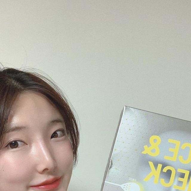 Ⓗ②ⓄⓃ on Instagram: "#광고 미세전류 마스크팩, 셀팩🤍 얼굴만 하는 일반 마스크팩들과 달리 목까지 같이 관리 할 수 있으니까 피부 속 깊숙히 침투하는 셀팩의 효과🤍 미세전류 스킨케어,