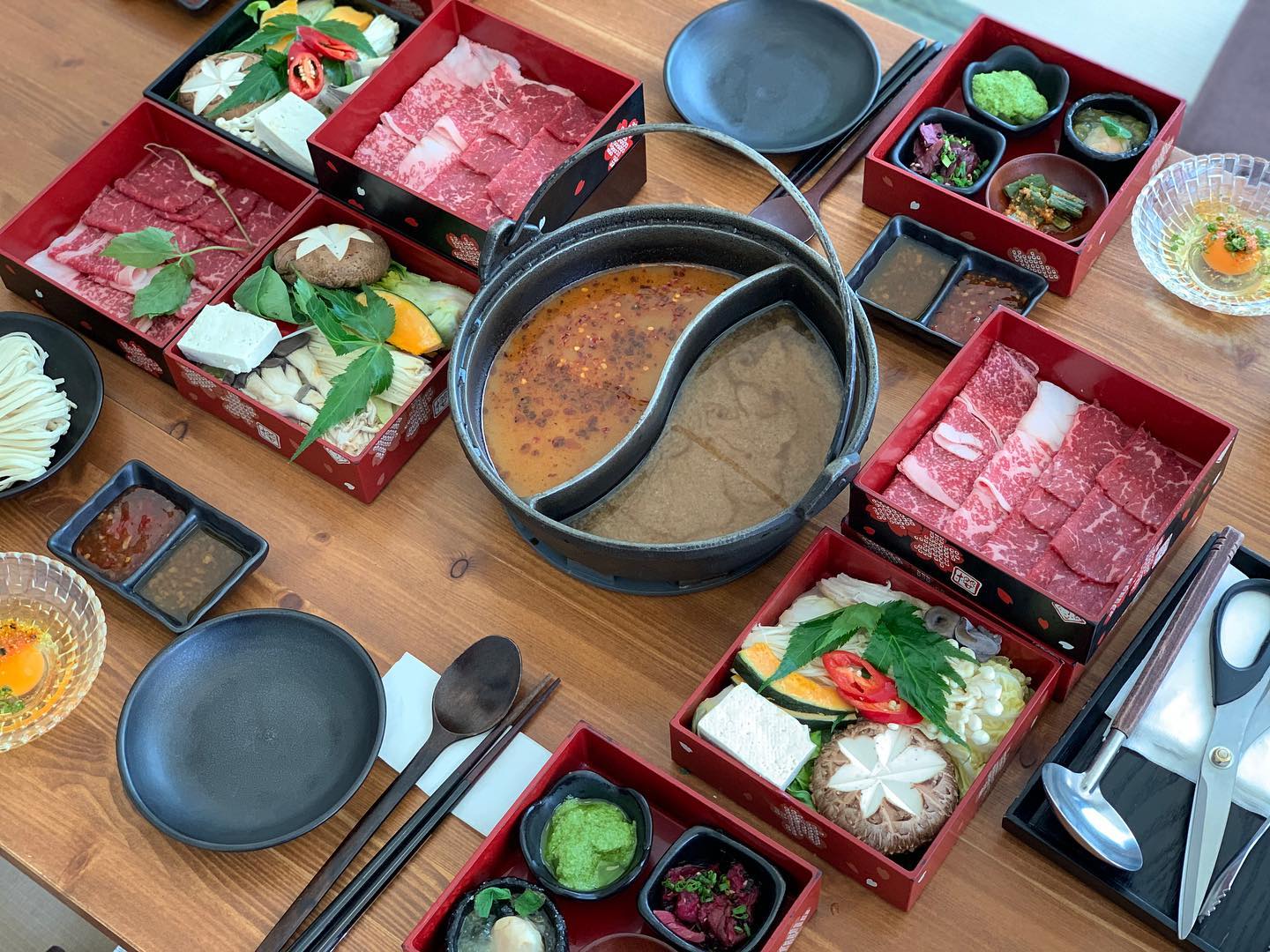 _
⠀
폼 미쳐따이

⠀
압구정 도심 속 일본여행
고오급진 비주얼과 맛

⠀
⠀
제 점수는요 ★★★★
(단점: 개비쌈)
⠀
⠀

⠀
It's like #Japantrip in Korea 
#foods #foodie #bestoffood #restauranttour 
#일상 #데일리 #daily #먹스타그램 #맛스타그램
#프로여행러 #킴황슐랭가이드
#여행을일상처럼 #일상을여행처럼
⠀
⠀