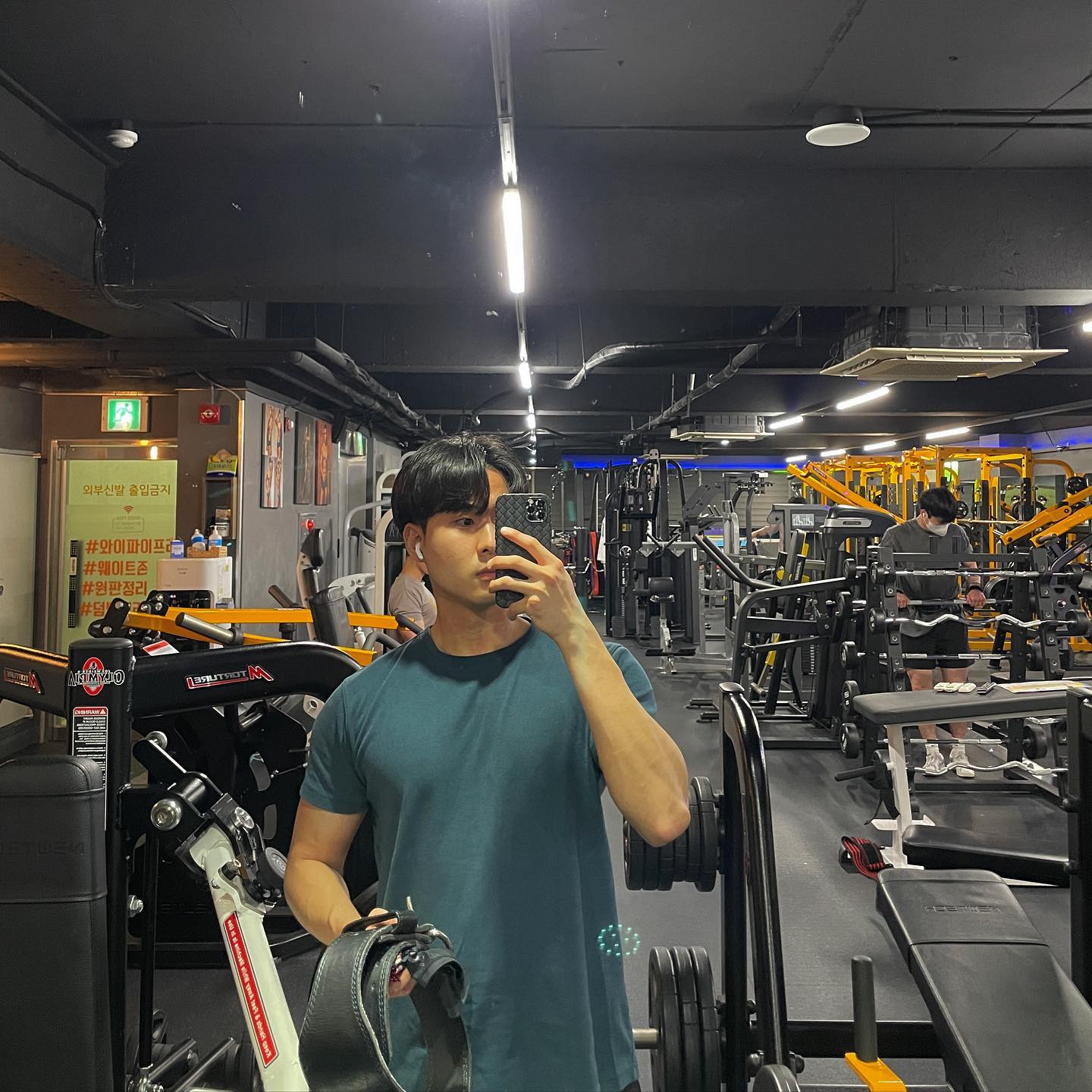 가슴 어깨 삼두🔥

여름인데 다들 다이어트 잘하고 계신가요?

저는.. 망했습니다🥲