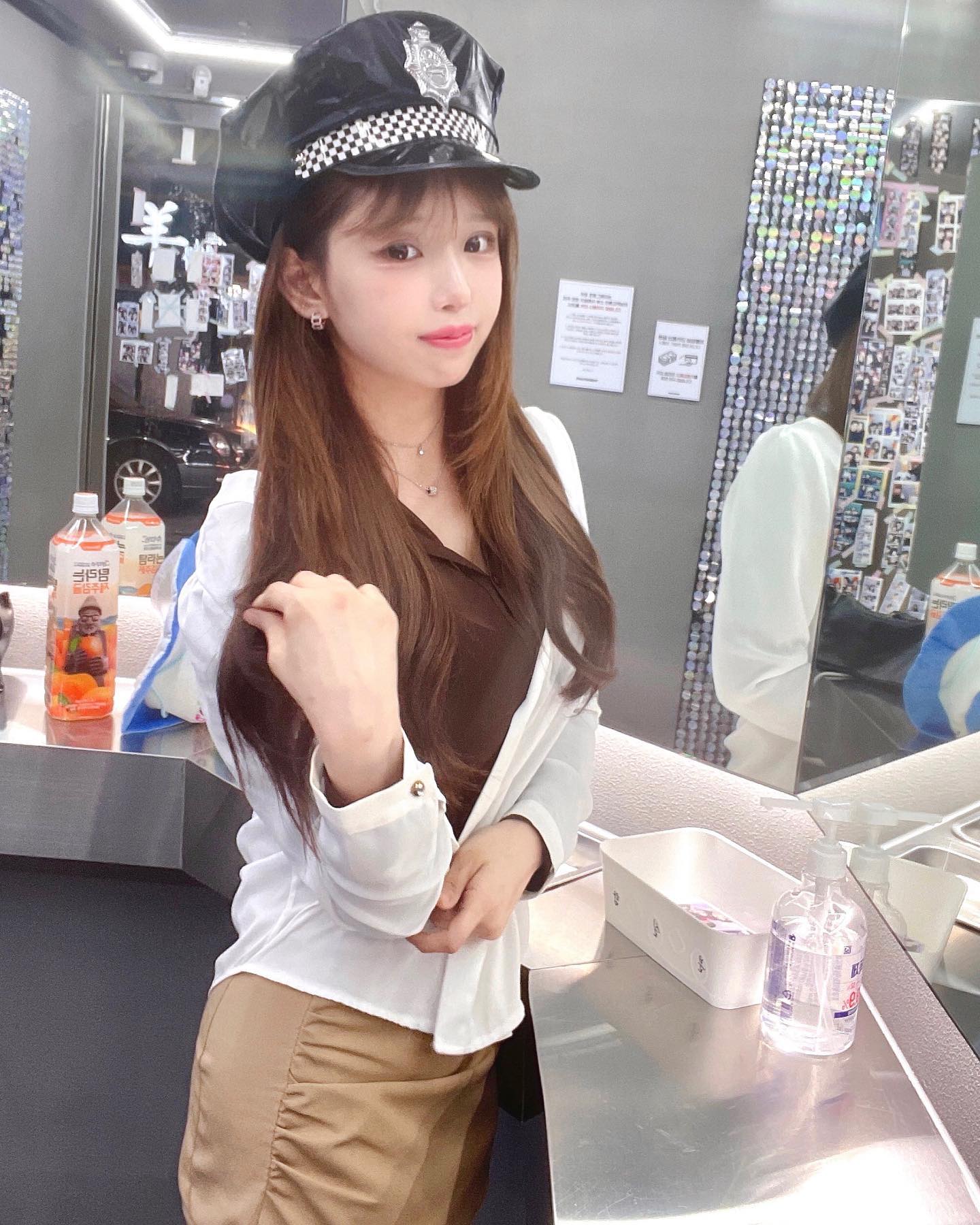 여기 인생네컷 
역대급 잘나오는곳.. ( ᵒ̴̶̷̤໐ᵒ̴̶̷̤ )🩵

이런데오면 돈내는김에 적어도 머리띠 두세게정도 하고 사진찍어놔줘야지 안아깝지! 👮‍♀️

.
.
.

.
.

.
.
.

#오오티디 #얼스타그램 #셀스타그램 #셀피 #셀카 #셀카그램 #셀카스타그램 #메이크업 #데일리메이크업 #일상스타그램 #데일리스타그램 #인스타데일리 #좋반 #좋아요반사 #좋아요 #선팔하면맞팔 #selfie #selca #selfiestagram #dailystagram #dailymakeup #ootd