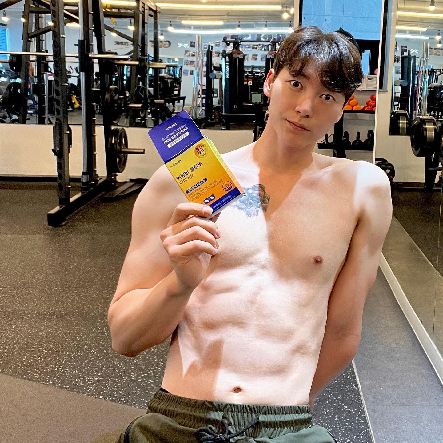 #광고
좀 더 여유있고 건강한 다이어트를 위한 추천템💪
복부지방 감소 뿐만아니라 혈행개선에도 도움을 줄 수 있는 
발효율피 제품입니다!
휴대하기에도 좋아서 조금 느슨하게 식단하게 되는 날에 
필수로 가지고 다녀요👍👍
간에 무리가 가는 성분의 약들보단
식약처 인증을 받은 안정성, 기능성 제품으로
의사, 약사님들이 12가지의 부원료를 효과적으로 배합한 
#마이몸엔 #커팅밤 추천드립니다😚😚
.
https://smartstore.naver.com 👈
.
mymomn_official 👈
.
.
#발효율피 #발효율피추출분말 #복부지방 #복부지방빼기
#복부지방다이어트 #뱃살빼기 #다이어트그램 #프로다이어터
#유지어터 #블링핏다이어트 #뱃살관리
#뱃살타파 #운동계정 #윤동소통 #운동계정맞팔 
#gymmotivation #fitnessmotivation