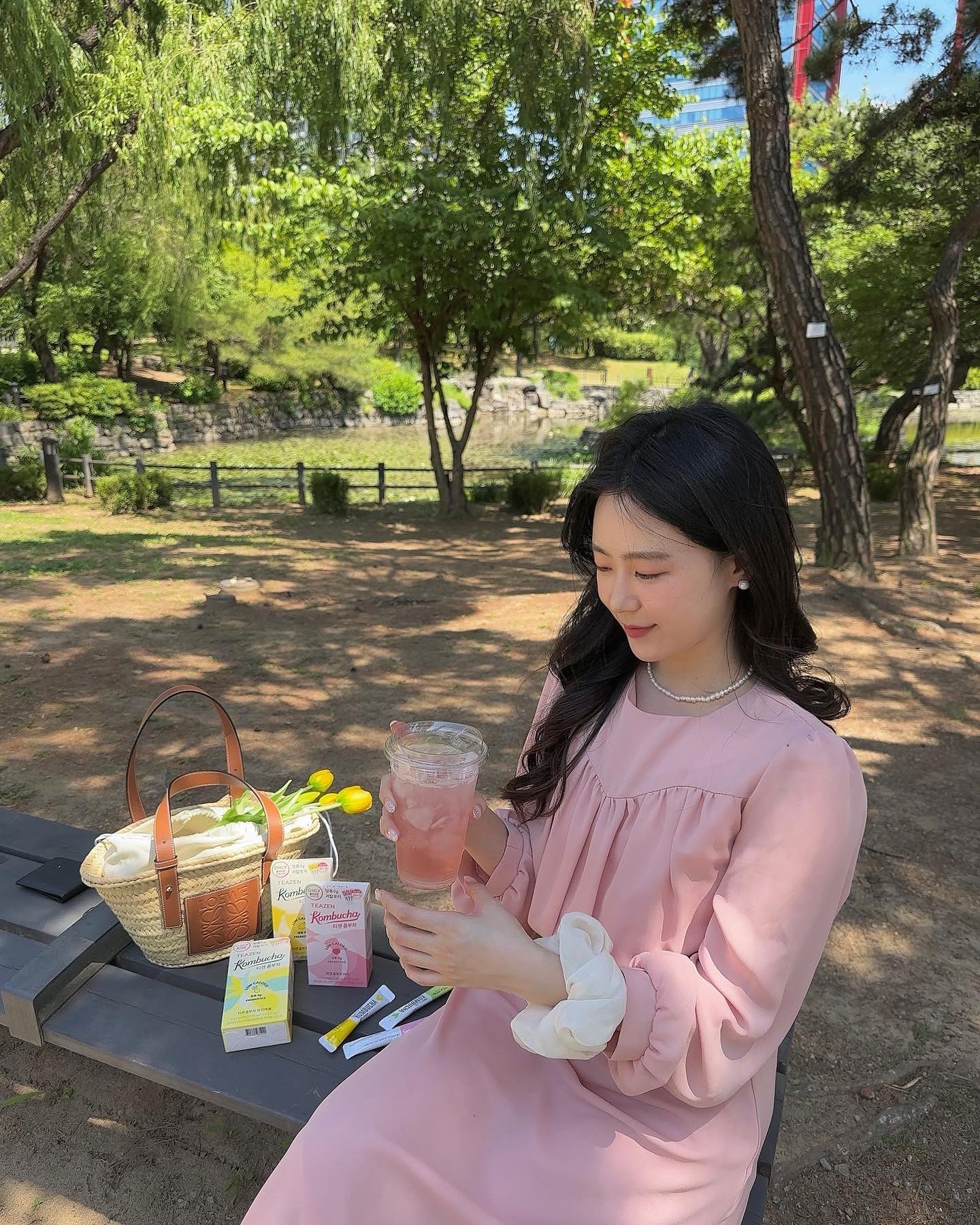 #광고
올리브영x티젠콤부차 only 올리브영 단독기획💛
티젠 콤부차 10+3T 제품이 한정판으로 판매중이에요

3개 더 주는데 왜 안사?
올리브영 세일에 무조건 쟁여놓자구요…🫶🏻
생수 마시는 거 넘 힘든 새럼인데 콤부차 타먹으니까
꿀꺽 꿀꺽 들이키게 되는 거 같아요 수분섭취 조와💦
달달한 에이드맛인데 당류 0g이라 부담도 없어요!

#콤부차 #티젠 #티젠콤부차 #김태리 #김태리콤부차 #올리브영콤부차 #올영 #올리브영 #올리브영간식 #올리브영저칼로리 #TEAZENKOMBUCHA #TEAZEN #KOMBUCHA #OLIVEYOUNG #KIMTAERI