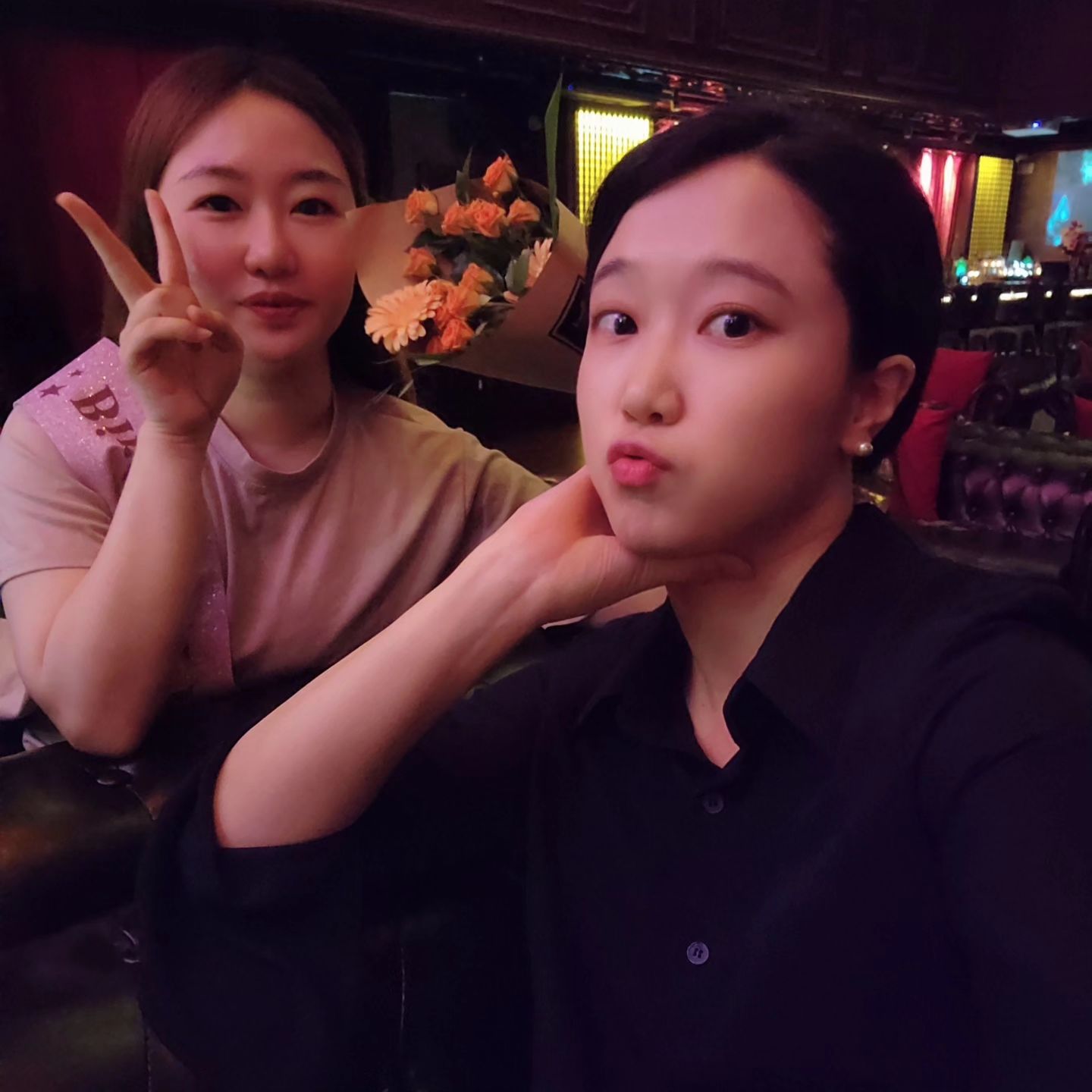N년차 나의 절친이자 든든한 버팀 목이 되주는 그녀.
0_0hannahplz

내가 20대 때 얻은 가장 큰 행운
올해도 가장 빠른 축하와 함께 얻은 행복한 시간,

모든 것이 완벽했던 하루
정말 좋은 사람이 되서 아낌없이 나눠 주고 싶다💕

내가 멈추지 않는 이유 중 하나:)

#엘빈에비뉴라운지 
#이른생파 #강남
#어서와치킨에초는처음이지?