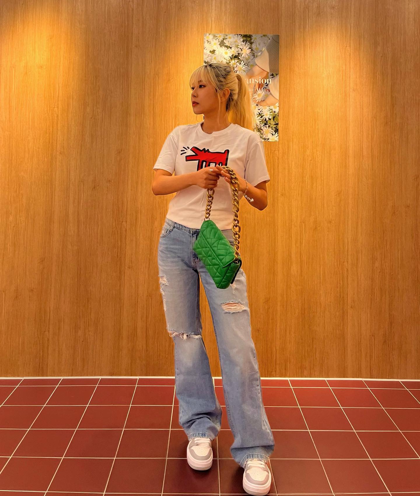 #협찬 #마롭 #maloupe 
maloupe_official 

👖9121 디스트로이드 데님팬츠 (라이트 인디고)

무릎위쪽의 디스트로이드 디테일로 시원하고 다리는 길어보이는 포인트⭐️

세미 와이드 핏의 로우라이즈 데님으로 너무 이쁜 핏을 자랑하구있네용💘

#마롭여름팬츠 #캐쥬얼팬츠 #팬츠추천 #팬츠맛집 #여름팬츠추천 #와이드팬츠 #마롭추천 #쿨팬츠 #시원한펜츠 #데님맛집