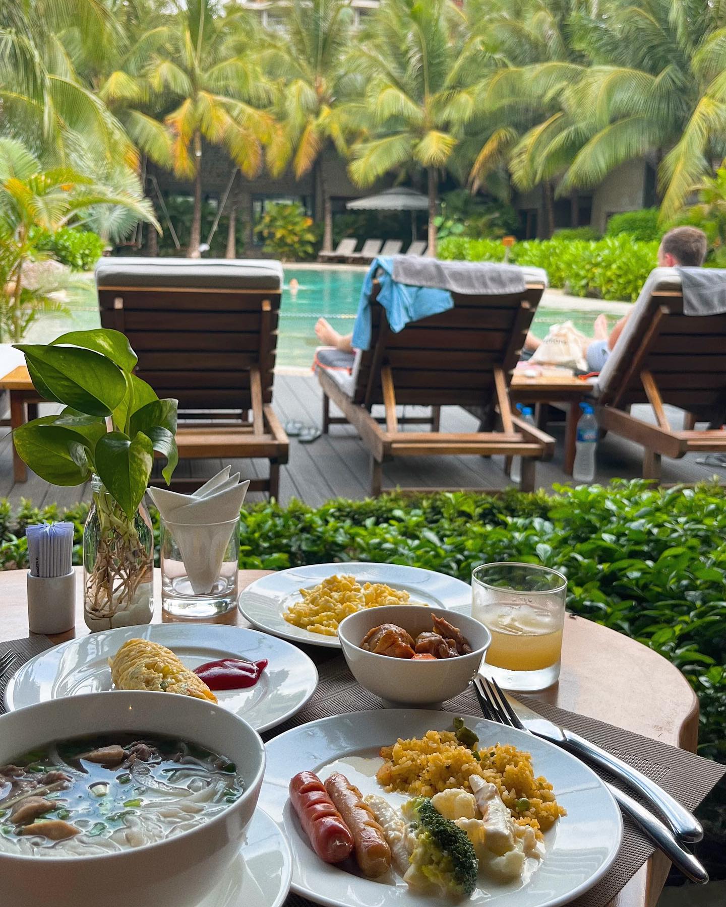 수영장뷰 조식 모음🇻🇳🍜🍳🥓🍞🥦🍉
#베트남 #푸꾸옥 #엠빌리지푸꾸옥 #조식 #커플여행
