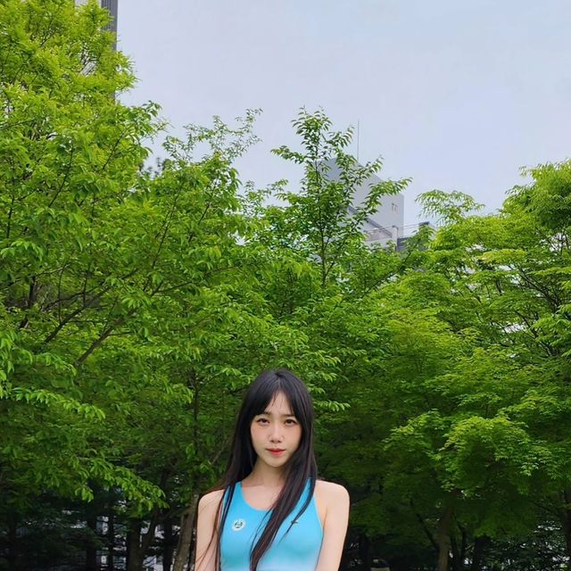 윤시아ㅣ패션 뷰티 인플루언서 on Instagram: "언발란스 디자인으로 완전 디테일까지 끝짱 나는 라코스테 원피스 테니스 칠때 입으면 팔랑팔랑 하고 넘 이쁠것 같아요 😆 컬러가 완전 청량 함