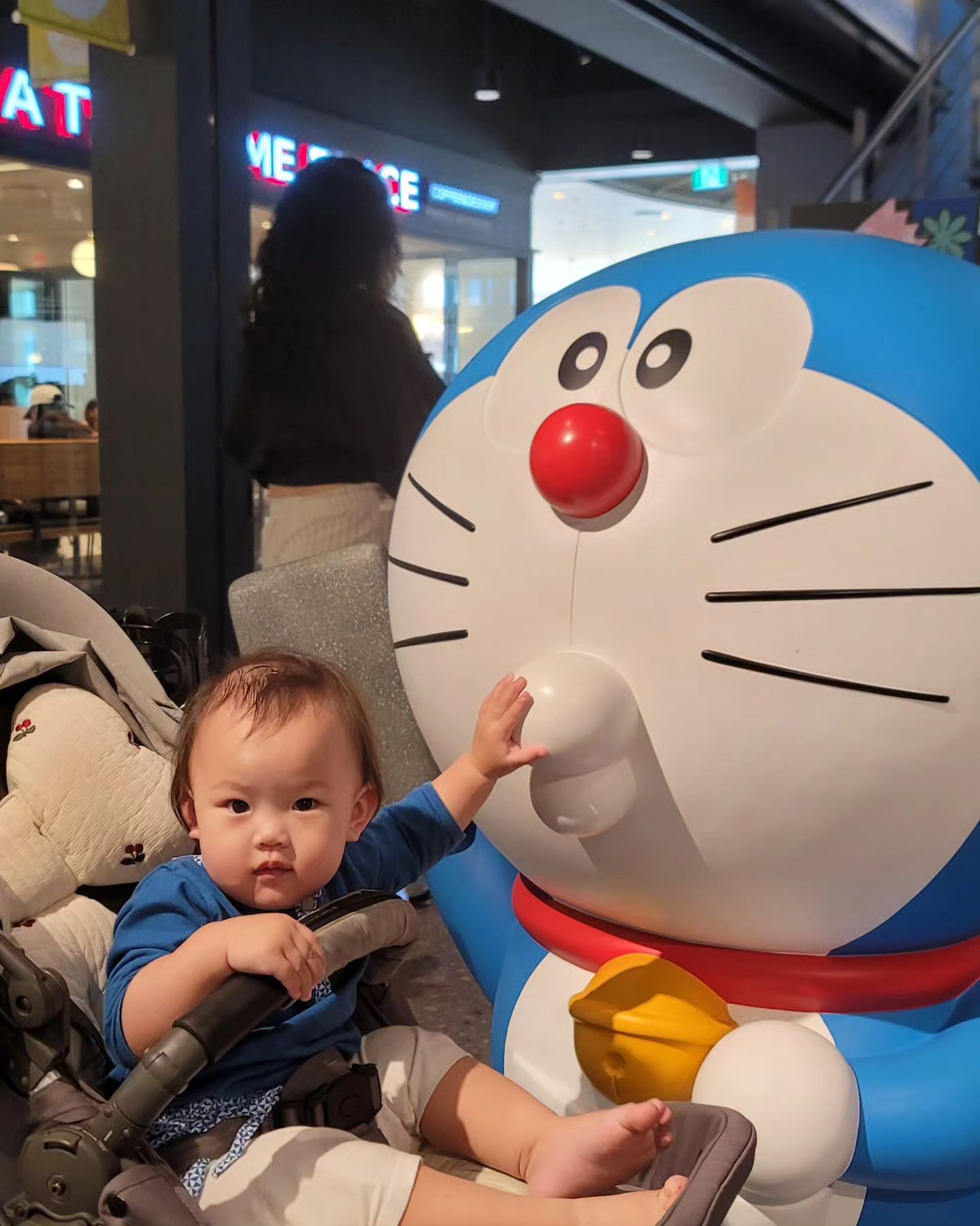 용산에 도라에몽 전시전이 한대요!

도라에몽 광팬인 혜린이 엄마와 출동!

사실 만화캐릭터에 별 관심이 없었는데

막상 가보니 잼있었네요~

도라에몽 신기한 아이템들도 구경하고

만능 주머니도 들어갔다 나왔다~~

소소한 체험 스팟까지

혜린이 혜서도 신나서 잘 놀고 왔어요~

#육아스타그램 #육아 #육아일기 #육아맞팔 #육아공구 #육아협찬 #육아일상 #육아소통 #내돈내산 #혜린스타그램 #혜서스타그램 #도라에몽 #도라에몽전시회 #용산아이파크몰