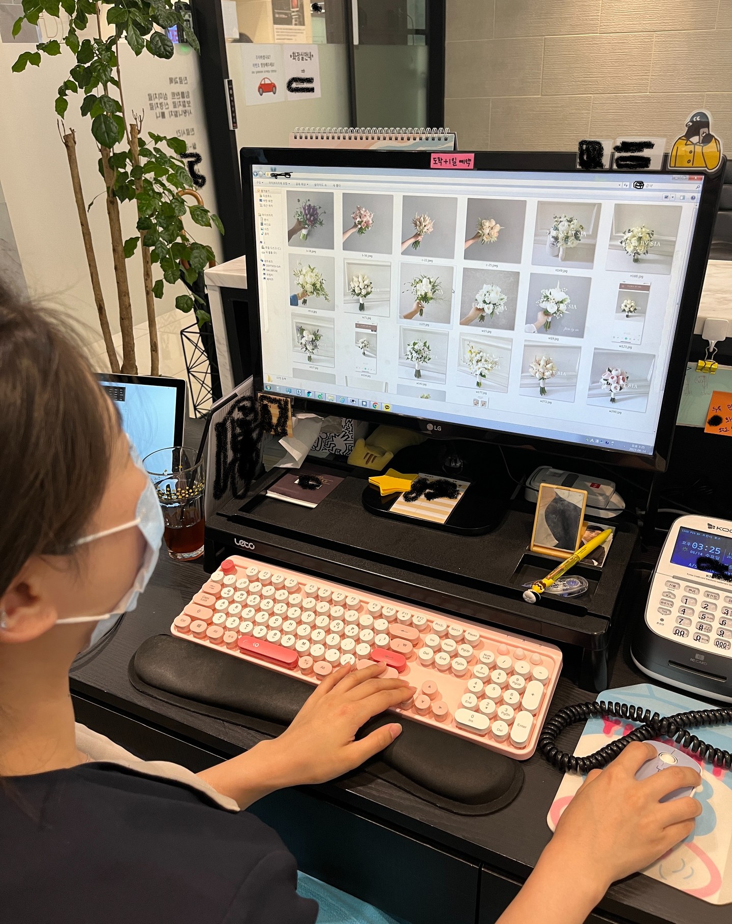 부케 고르기!
비슷한듯 다르고 너무 다양해서 추리고 추린게 이정도다ㅠㅠ

direct.wedding 과 함께해서 추가혜택도 받으세요!!

-피드백 빠른 비동행 웨딩플래너
-포인트 및 캐쉬백으로 비용절감
-다양한 제휴업체 & 합리적인 가격

❣️다이렉트 통해 계약시 추가 혜택!
❣️다이렉트 가입 추천인 :이야이야오

#부케 #결혼준비 #다이렉트결혼준비 #웨딩부케 #꽃다발 #결혼부케