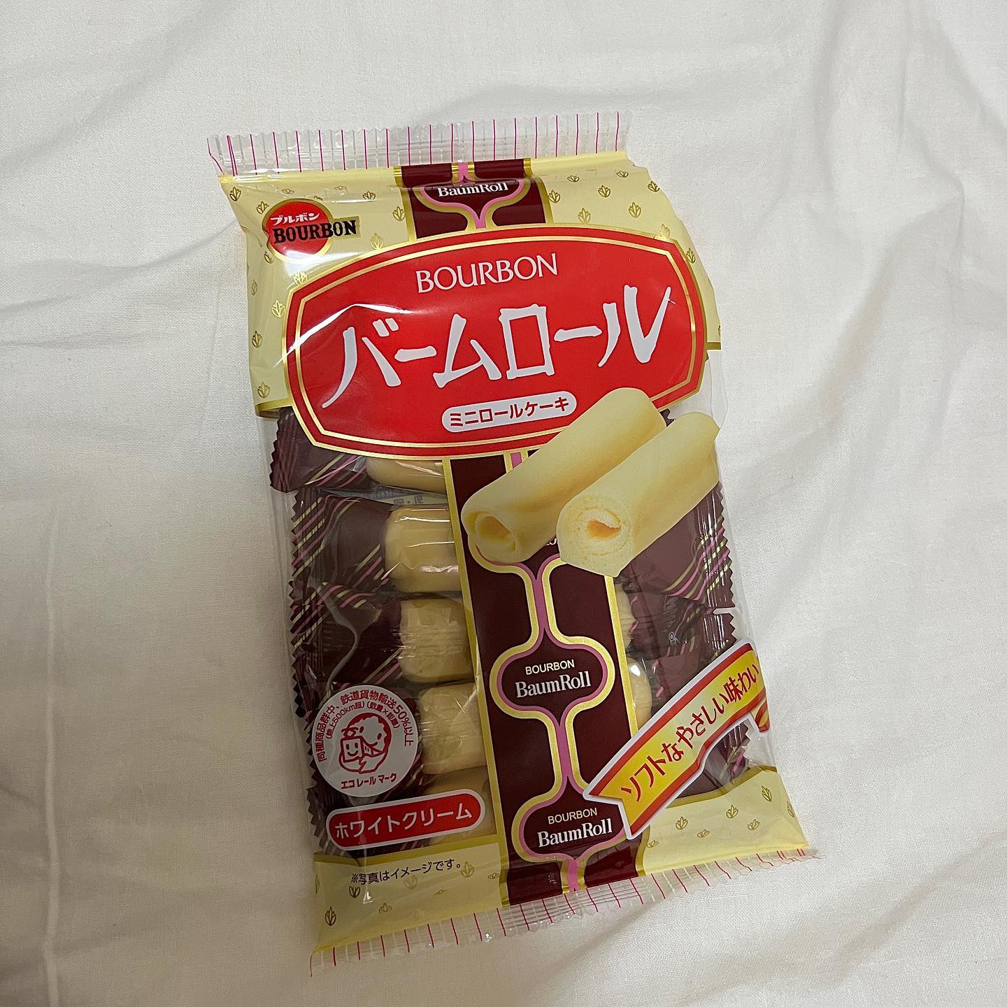 바움롤 진짜 오랜만에 먹는다😋
레몬 마들렌이랑 맛이 비슷함!!
개별 포장이라서 들고다니면서 자주 먹었던 간식