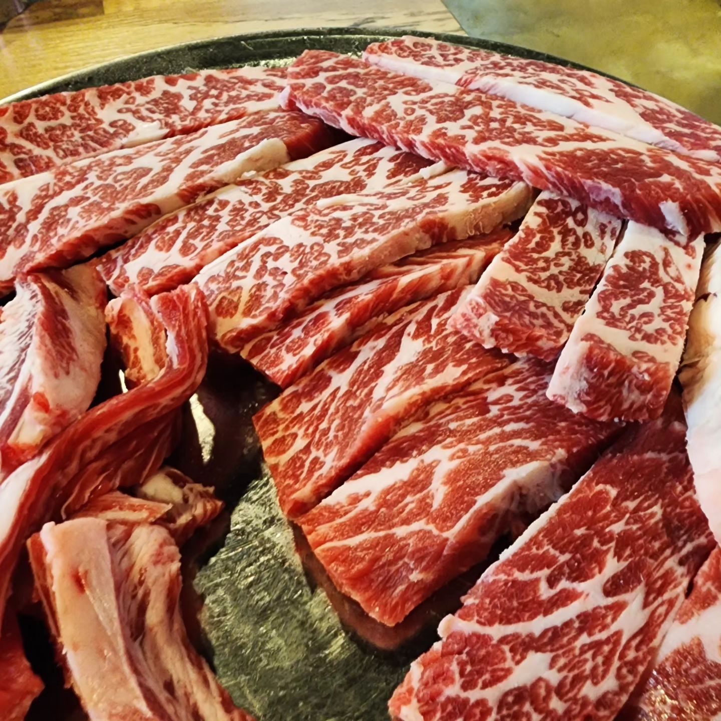 지나갈때마다 사람들이 꽉 차있어서 궁금했었더니 알 사람들은 다 아는 #진또배기맛집 이었구요!

#구불당맛집 #찐배네꽃갈비불당점