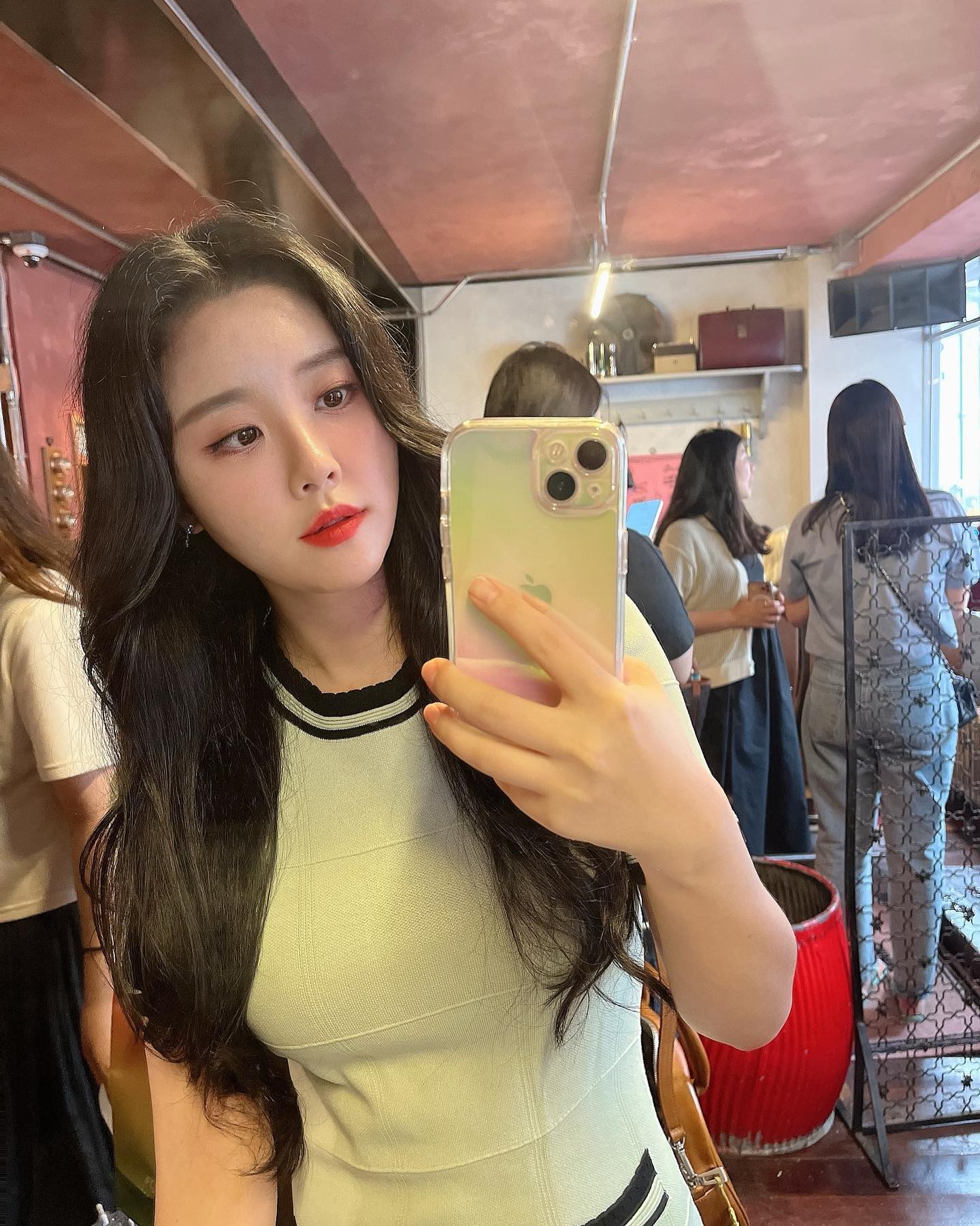 드라이 진짜 예쁘게 해주셨는데 비와서 다 풀림🥺
.
.
#미뉴트빠삐용