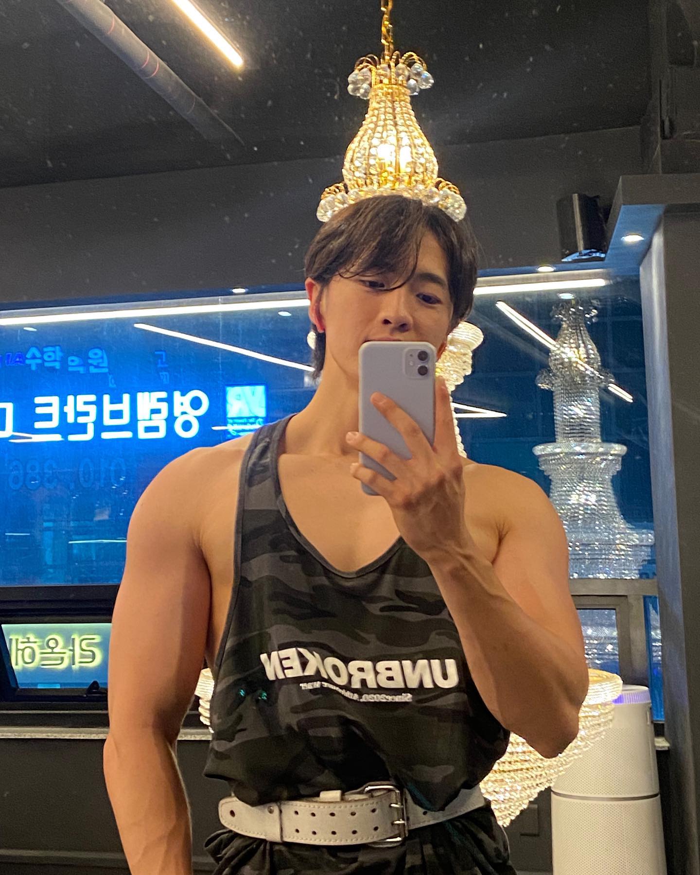 #오운완
2023.06.14

📌근손실 복구 프로젝트 D+61
📌등 / 이두
📌SAAY, Colde - Summer In Love

내가 이럴 줄 알았다🤦🏻‍♂️

결국 저녁시간에 등운동하러 헬스장 출석했어요

도착하자마자 일단 워밍업하면서 
체온 좀 올려주고 입고 있던 오버핏 반팔티 탈의😉
(운동을 허세로 배워서 펌핑되기 전 
민소매는 보여주기 부끄럽지비 헤헤)

오늘은 사람이 많아서 미리 정해놓은 루틴을
바꿔줘야하는 불편함이 있었지만 
나름 맛있게 등운동 해줬습니다😋

으..목금토는 아마 바빠서 오운쉼할 것 같아요
일요일에 대신 쉬었던 만큼 쏟아낼 예정👋🏻

오늘 하루도 고생하셨습니다!!