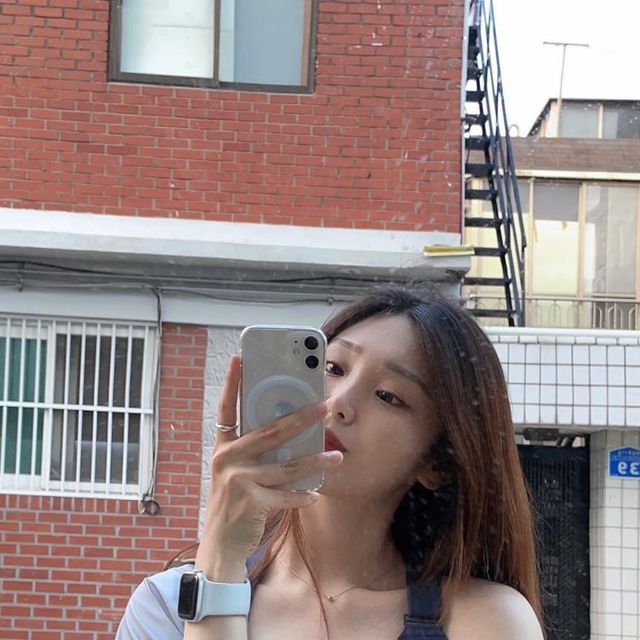 하현 on Instagram: "#광고 브라탑이 예뻐서 자랑하려고 운동하는 사람 바로 나🙋‍♀️ 디자인도 예쁘지만 '운동하는 여성에게 맞춘 브라탑‘이라는 느낌이 들어 더 기분 좋게 착용하