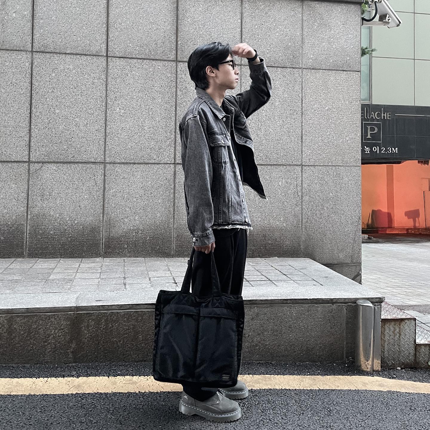 회색