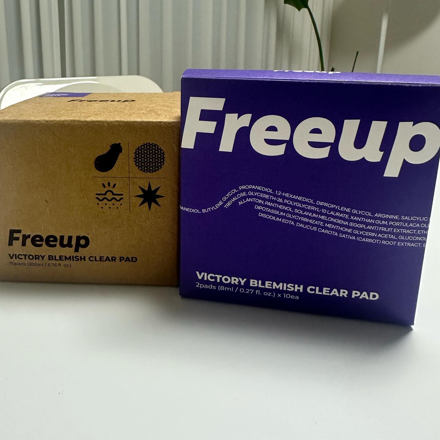 #할인구매 freeup.official #프리업 #토너패드
화장솜에 묻혀 닦아낼 필요없이
간편하게 집어서 쓱싹 닦아내면
묵은 각질과 피지 고민을 덜어주는 아이템
얼굴에 열 많이 올라올 때도 
얼굴에 얹어주고 열 식히기에도 사용 중
날 더워지는 여름에 딱이다
#여름철 #맛집 #리뷰 #기초화장품 #패드 #휴대용키트 #트러블케어 #패션 #피부관리 #여행용 #피부관리추천 #피부관리 #화장스타그램 #먹방 #피부정돈 #프리업스킨 #뷰티 #스킨케어