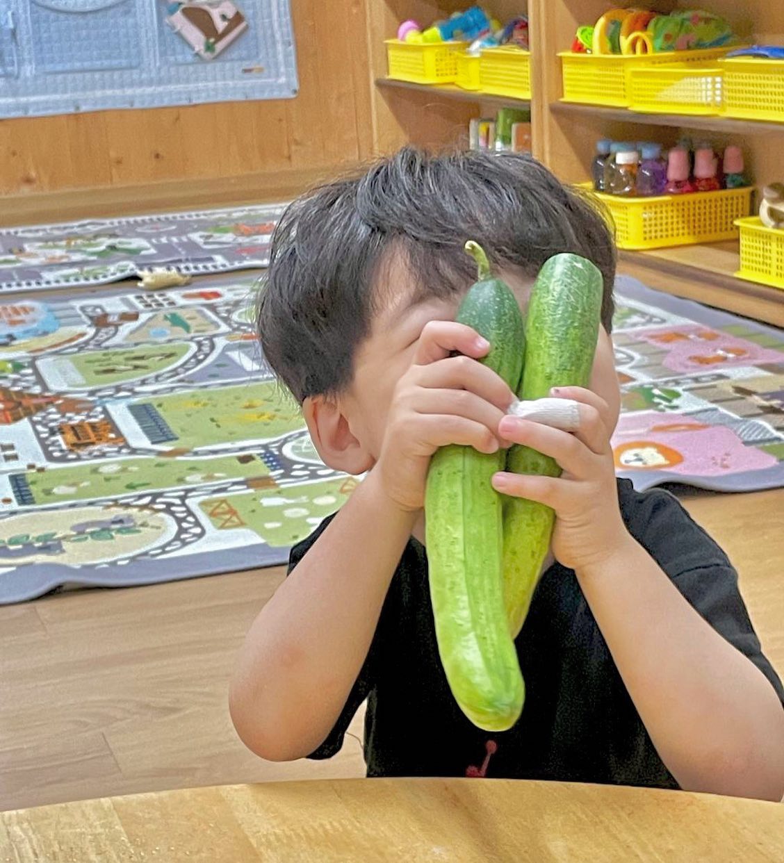 𝙳𝙾𝙷𝙰  ෆ+862 ❀•°

얼집에서 너무 잘기다려주는 권돠
낯도안가리고 엉아들이랑 잘 놀구있다해서 다행이다ㅠㅠ

엄마 얼른 수료하구 많이 놀쟈🫶🏻