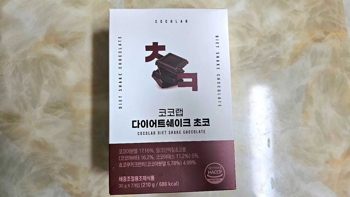 #협찬
.
핫바디를 위한 여름 맞이 다이어트 중인 꽃뚱이입니다🥰

열심히 운동 후 마시는 식사대용쉐이크 코코랩 다이어트쉐이크 초코!

곡물맛 초코맛 2가지 있는데
저는 달달함 가득한 초코맛이 좋더라구요~
98칼로리로 가볍지만 속은 든든한 한끼로 최고!

우유에 타 마셔도 좋고~
물에 타 마셔도 좋고~

마실 때 바삭바삭한 크런키가 들어있어서
다른 쉐이크들보다 더 먹는재미가 있는 것 같아요❤️
.
cocolab1973
.
#코코랩 #다이어트쉐이크 #단백질쉐이크 #곡물쉐이크 #식사대용쉐이크 #다이어트식단 #다이어트음식 #오운완 #곡물쉐이크 #한끼대용쉐이크 #파우치쉐이크