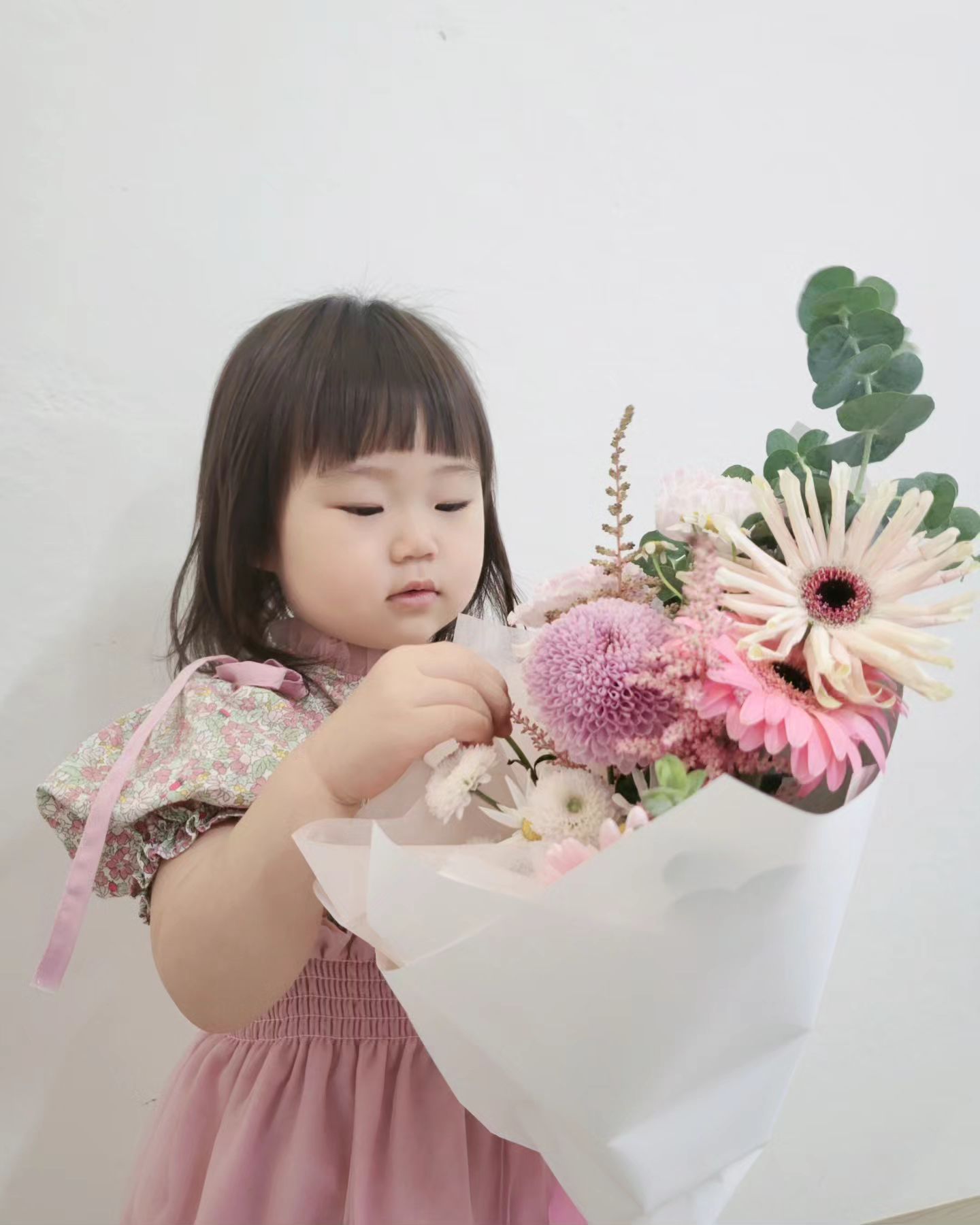 #꽃을든여자 💐 
꽃다발만들기하러가니깐 꽃 옷입고💕💕
