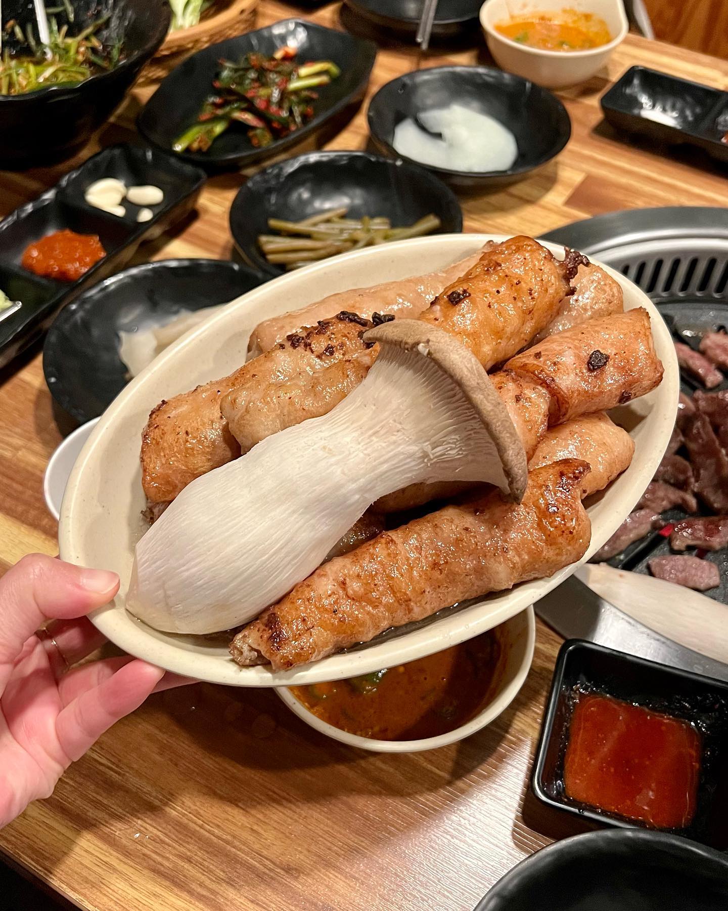 #협찬 #깡돼지
⠀⠀⠀⠀⠀⠀⠀⠀⠀⠀⠀⠀⠀⠀
들안길에 위치한 고기 맛집 ❛ 깡돼지❜  이베리코 최고등급 베요타 고기만 취급하는 고기맛집이 막창도 잘하더라구요😃 

₩ 깡막창 10,500원
₩ 꽃목살 10,500원 
₩ 황제살 12,000원
₩ 차돌된장 5,000원 
₩깡라면 4,500원
⠀⠀⠀⠀⠀⠀⠀⠀⠀⠀⠀⠀⠀⠀
잡내없는 고기와 통통한 막창 먹고 나서는 사이드
필수인거 아시죠⁈ 깡돼지의 사이드 메뉴들은 꽤나 매콤해서 느끼함을 싹 잡아준답니다ᵎᵎ 
⠀⠀⠀⠀⠀⠀⠀⠀⠀⠀⠀⠀⠀⠀
평일 저녁 방문이었는데도 금방 테이블 만석👍
제가 방문한 들안길점외에도 앞산점도 모두 맛집으로 소문난 곳이니 통통 쫄깃항 막창 생각 나신다면, 깡돼지도 한번 들러보세요ᵎᵎ 
⠀⠀⠀⠀⠀⠀⠀⠀⠀⠀⠀⠀⠀⠀ 
📍대구 수성구 수성로20길 87
‣ 월-목 17:00~23:00
‣ 금-일 17:00~24:00 
⠀⠀⠀⠀⠀⠀⠀⠀⠀⠀⠀⠀⠀⠀
#깡돼지들안길점 #들안길 #들안길맛집 #앞산맛집#앞산고기집 #대구고기맛집 #대구이베리코맛집 #이베리코 #대구막창 #대구막창맛집 #막창스타그램 #먹팔 #먹스타 #맞팔