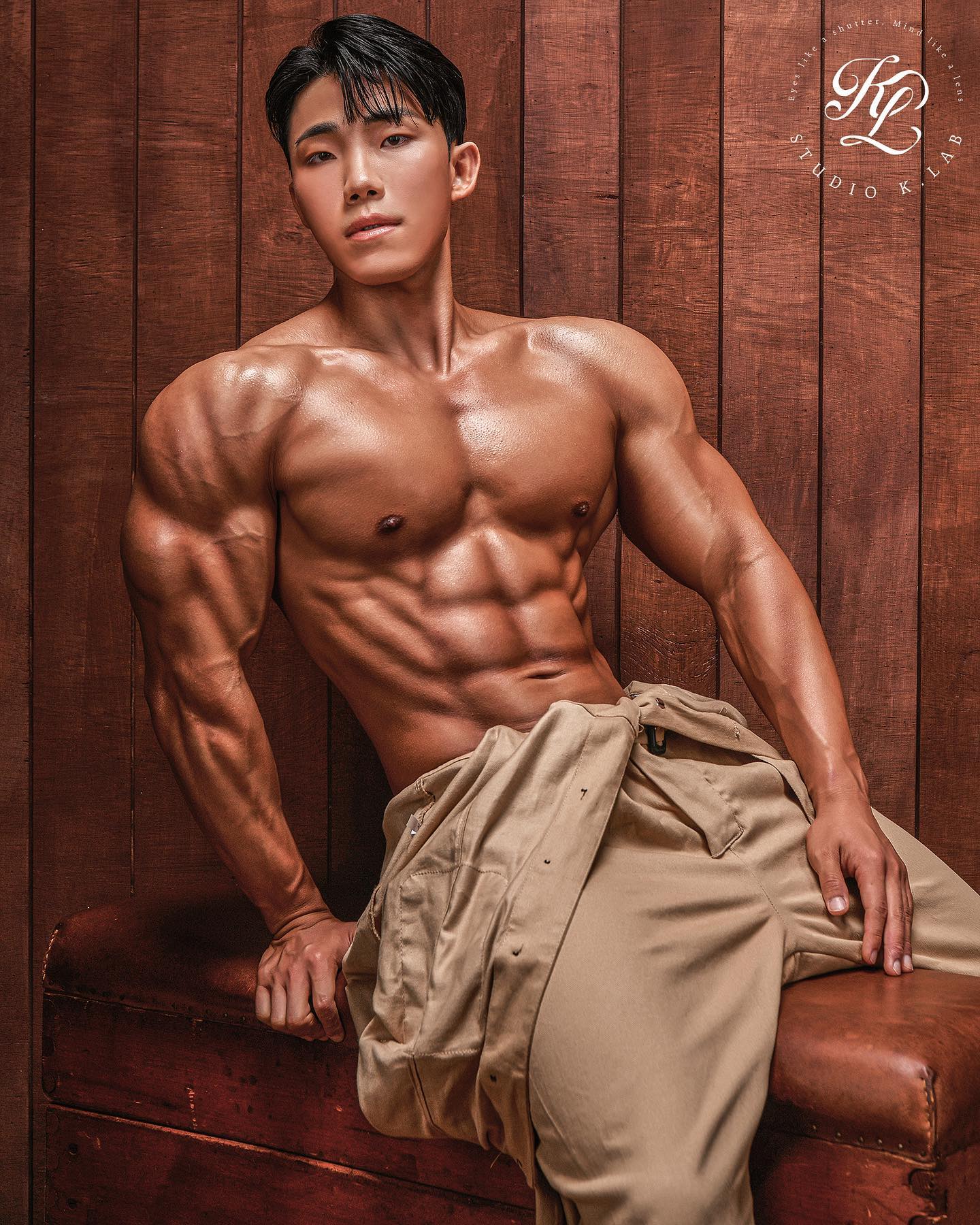 흔한 상체충의 바디프로필😎

#바디프로필 #강동구pt #천호헬스 #천호pt #강동pt #강동헬스 #둔촌pt #길동pt #여름준비 #다이어트식단 #오운완 #운동하는남자 #운동하는여자 #좋반