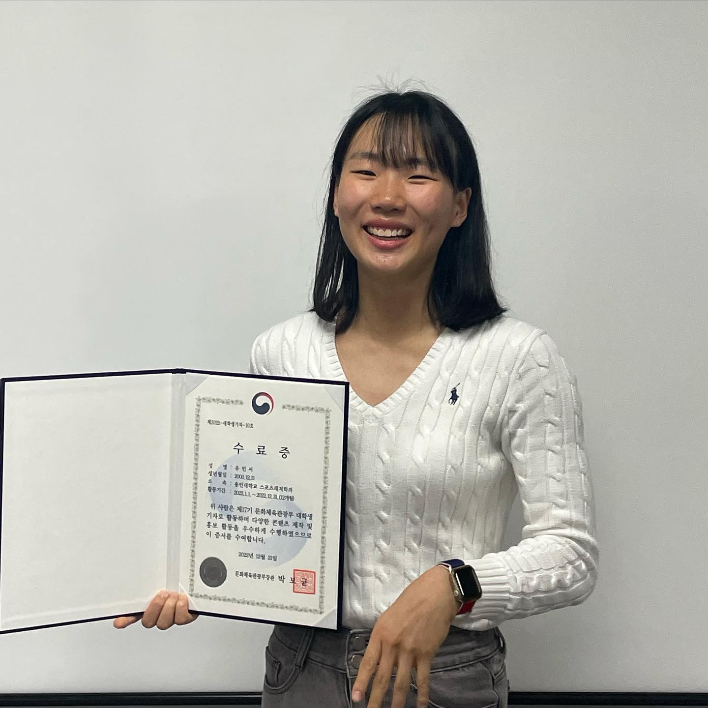 문화체육관광부 대학생 기자단 울림 수료🥳

더 늦기전에 (…) 올려버리기
비록 최우수 기자상은 못 받았지만 얻은게 정말 많았던 활동이자 무사히 수료 완료!
처음 시도했던 영어 인터뷰 및 영국 취재들 힘들었지만 돌이켜보니 너무 행복했던 경험들이었어요 🥰🫶 그리고 덕업일치의 표본 회승이 인터뷰까지이

영국에서도 취재할 수 있게 도와주신 주무관님과 주영한국문화원 관계자분들 모두 감사했습니다 😘

mcstkorea kccuk