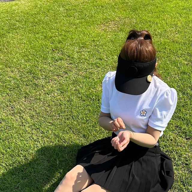 명랑골퍼 래나🍑 on Instagram: "#광고 @marun5_official 이제 다리 시린 계절이 아니니까 아무생각 없이 나갔다가 여름 시작부터 다리 까맣게 타서 온 저..👩🏽 카트 탈 시간이 잘 없어서 그런가?