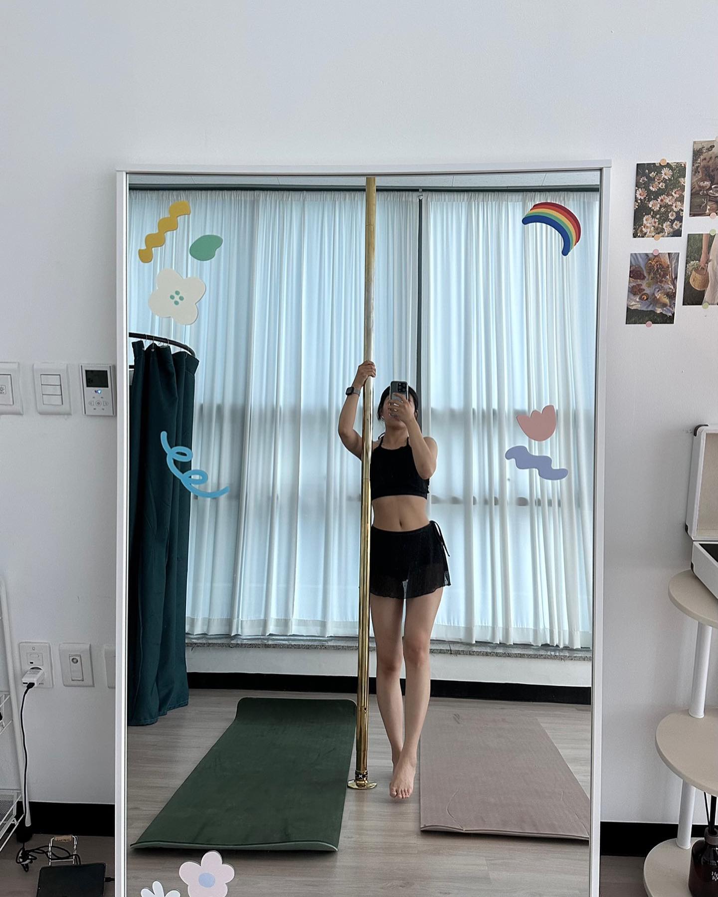 puring_polestudio 
다정이 덕분에 첫 폴타기 도전성공😄
진짜 어떻게타는겨.. 손아파죽는줄ㅠㅠ

예쁜 폴웨어들때문에 눈돌아가서
아까운 1시간 날릴뻔………😉