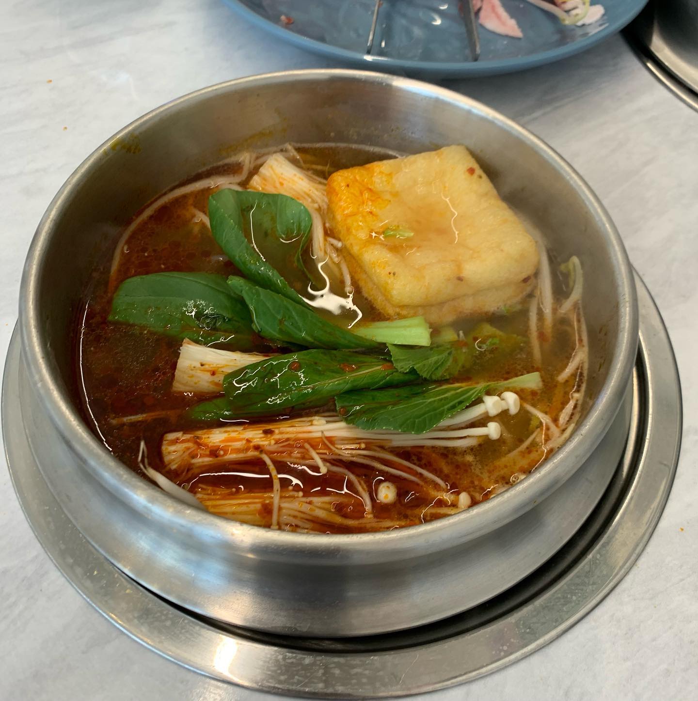 훠궈 무한리필 맛집인 강남무한미니훠궈 다녀왔어요 ‼️
고기, 해물, 야채를 무한으로 먹을 수 있고 
1인냄비랑 1인 인덕션이라 위생적으로 먹을 수 있었어요😍

강남역 근처라 혼밥하기도 좋고 취향껏 먹을 수 있어서 단체모임이나 회식하기에도 딱일 것 같아요❤️
저도 점심이었지만 못 참고 맥주 한잔 했답니당
고기가 질이 좋고 야채도 신선했어요 매장도 깔끔하고 
시원해서 지금 같은 여름에도 기분 좋게 먹을 수 있어요 👍🏻

#협찬 #강남역훠궈 #강남훠궈 #강남혼밥 #강남무한리필 #무한미니훠궈 #혼밥 #점심식사 #1인샤브샤브 #강남역데이트 #강남마라훠궈 #강남무한리필고기샤브 #훠궈맛집 #꿔바로우맛집 #강남핫플 #일상 #뷰맛집 #분위기맛집 #존맛 #인덕션 #개인훠궈 #강남역마라탕