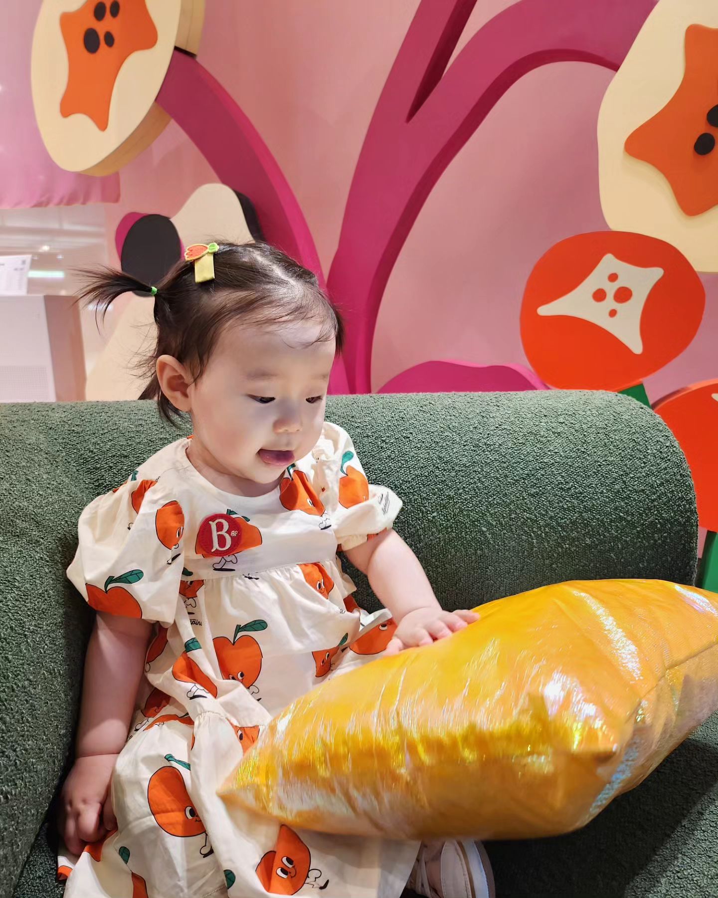 [23.5.29]
결혼기념일이 다행히 빨간날이어서 
간만에 세가족 함께 외출했던날👨‍👩‍👧😘
아직 걷지도 못하면서 보이는곳마다
올라갈려하고.. 서있으려하고..😅
간만에 고기썰으러 간 아웃백에서도
솔리 빵셔틀만 해주다 왔어요..ㅋㅋㅋ😂

#육아일상기록 
#결혼기념일 
#스타필드 
#아웃백 
#가만히좀있어줄래 
#너만행복하다면