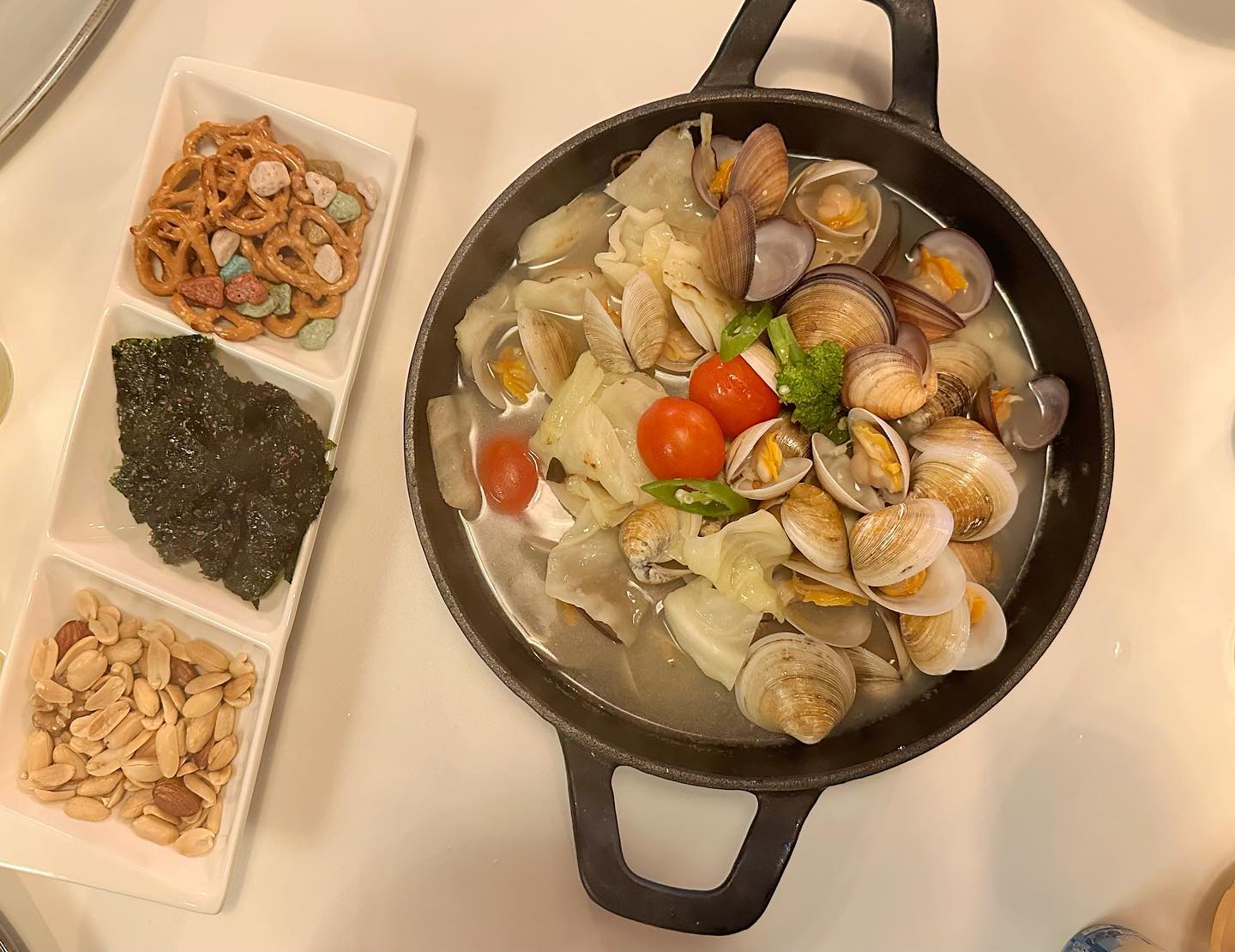 댄스모임!!
.
#룡룡맛집  #연산동맛집 #신상술집 
#퓨전음식  #호랑이날개  #바지락술찜