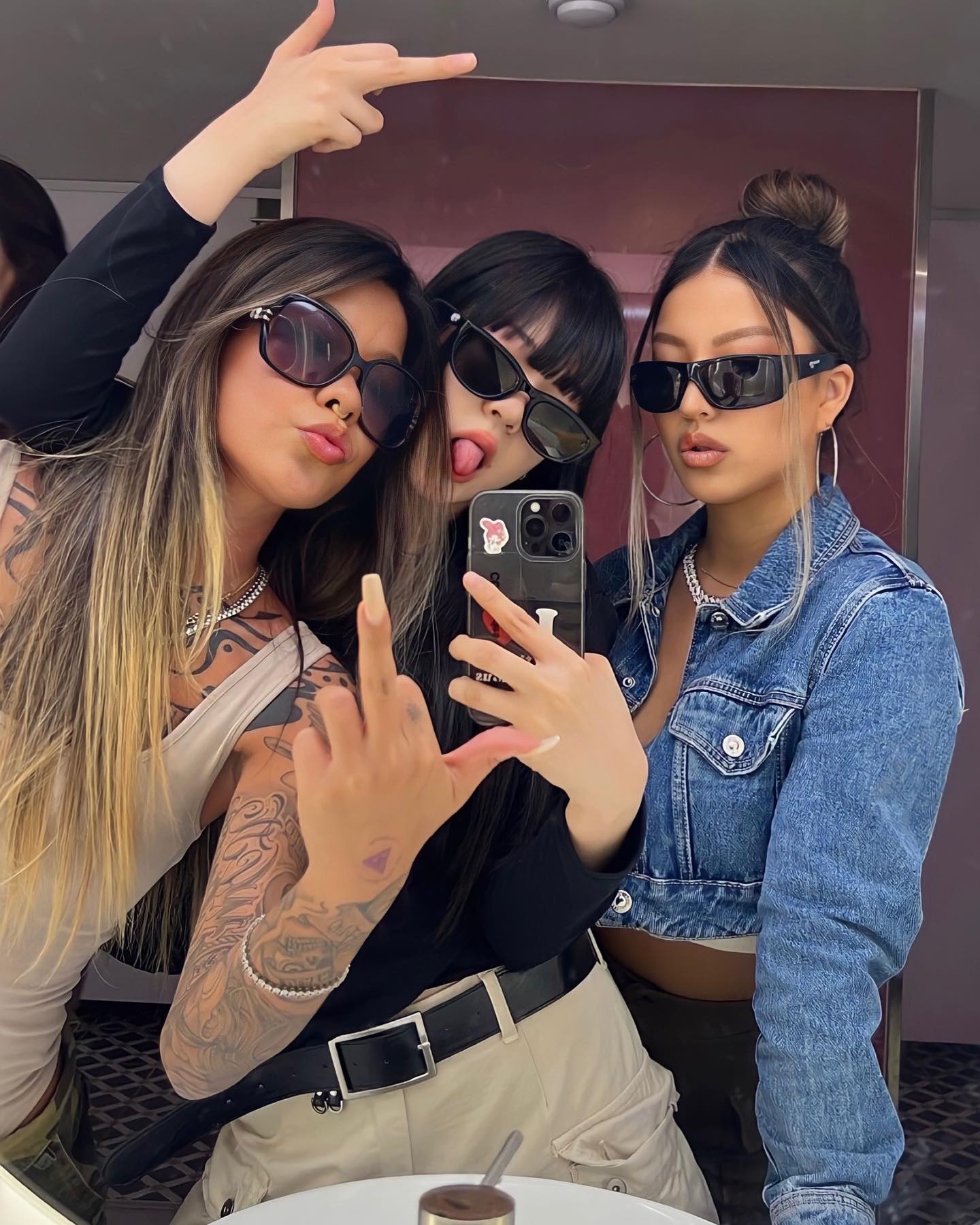 Love ma bitches 2 🖕🏽💖 Just tap twice on this pic😜
우리는 이 장소를 사랑하기로 한 것처럼 보인다. 좋은 곳.