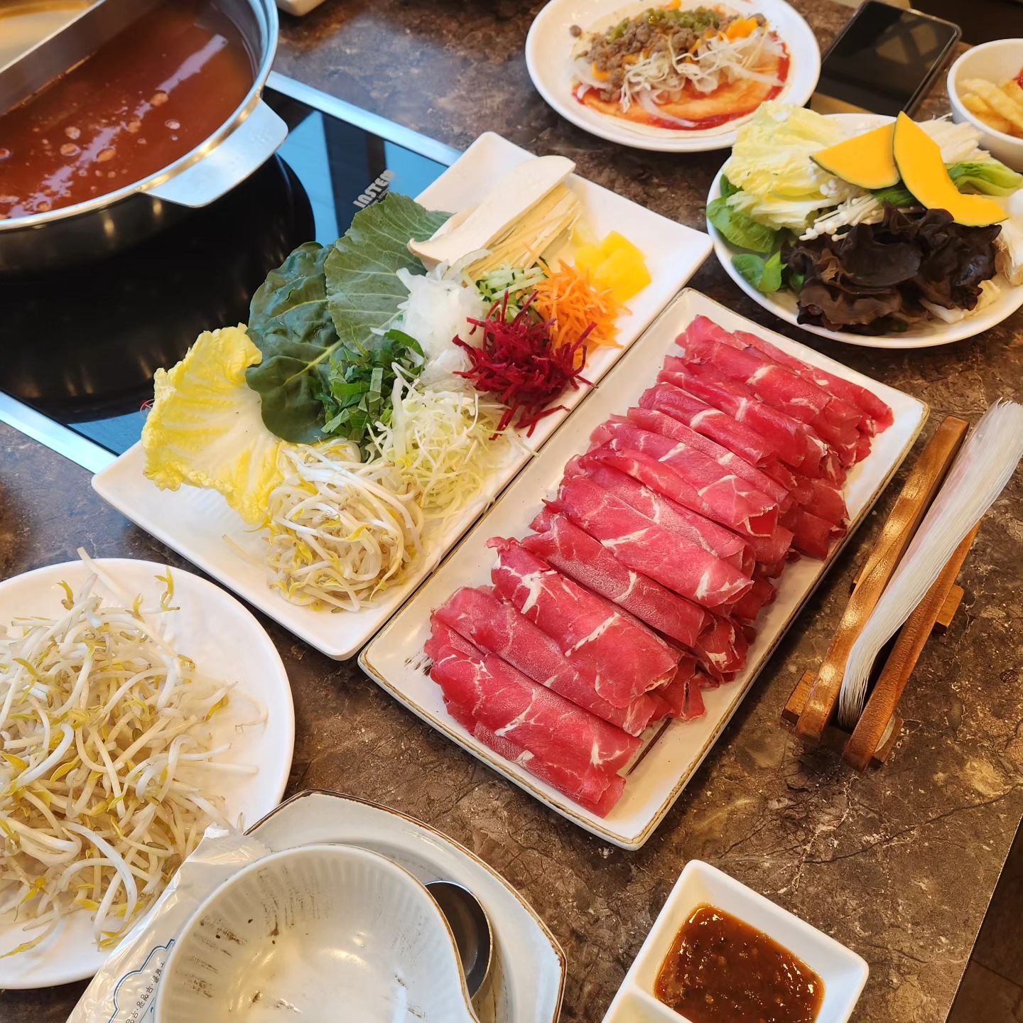 울동네 샤브맛집🫶
이사오고 동네맛집 찾다가
샤브샤브 먹으러 다녀왔눈데
넘나 맛있었따🥹

월남쌈에 칼국수에 죽까지
어마무시하게 먹음💦
디저트까지 있어서 요거트도
야무지게 먹었움ㅋㅋ

샤브향 관저점 다음에 또가야징🤤

#마치광장맛집#관저동맛집추천#관저동맛집#대전서구맛집#대전맛집추천#대전맛집베스트#대전맛집인정#대전샤브샤브#대전샤브샤브맛집#관저동샤브샤브#관저동데이트#샤브샤브월남쌈#관저동월남쌈맛집#대전관저동맛집#마치상가맛집#샤브샤브맛집#대전튀김맛집#대전관저동#소고기샤브샤브#샤브향관저점