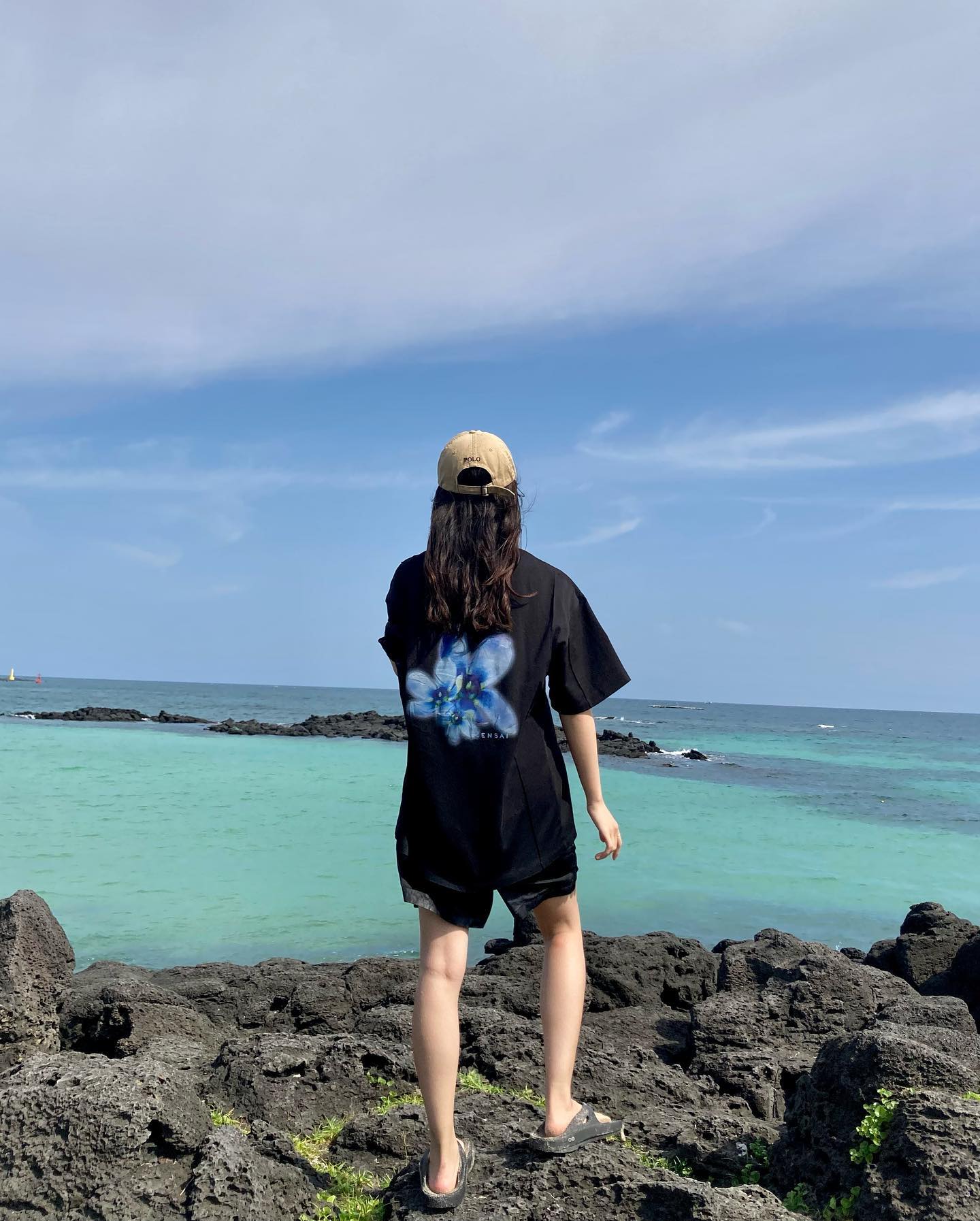 #협찬 
-
여름엔
‘시원한 재질 + 플라워 백프린팅 = 💙'
-
-
zensai_kr 에서
빅플라워 포켓 티셔츠
(Size : M , Color : black)
를 제공받았습니다.