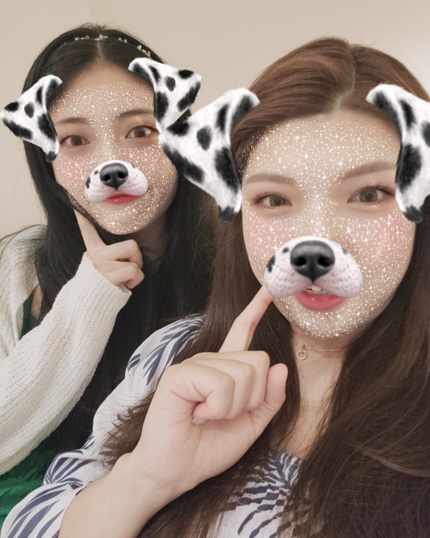 #첫줄 #첫줄안녕 
 
증~말 다른 허자매즈
간만에 예쁜언니 얼굴 봄 :D 
언니 허락따위 받지않고 올리는 셀카😛 
 
역시 마지막은 👍🏻
 
 
 
#자매 #셀카 #셀피 #좋반