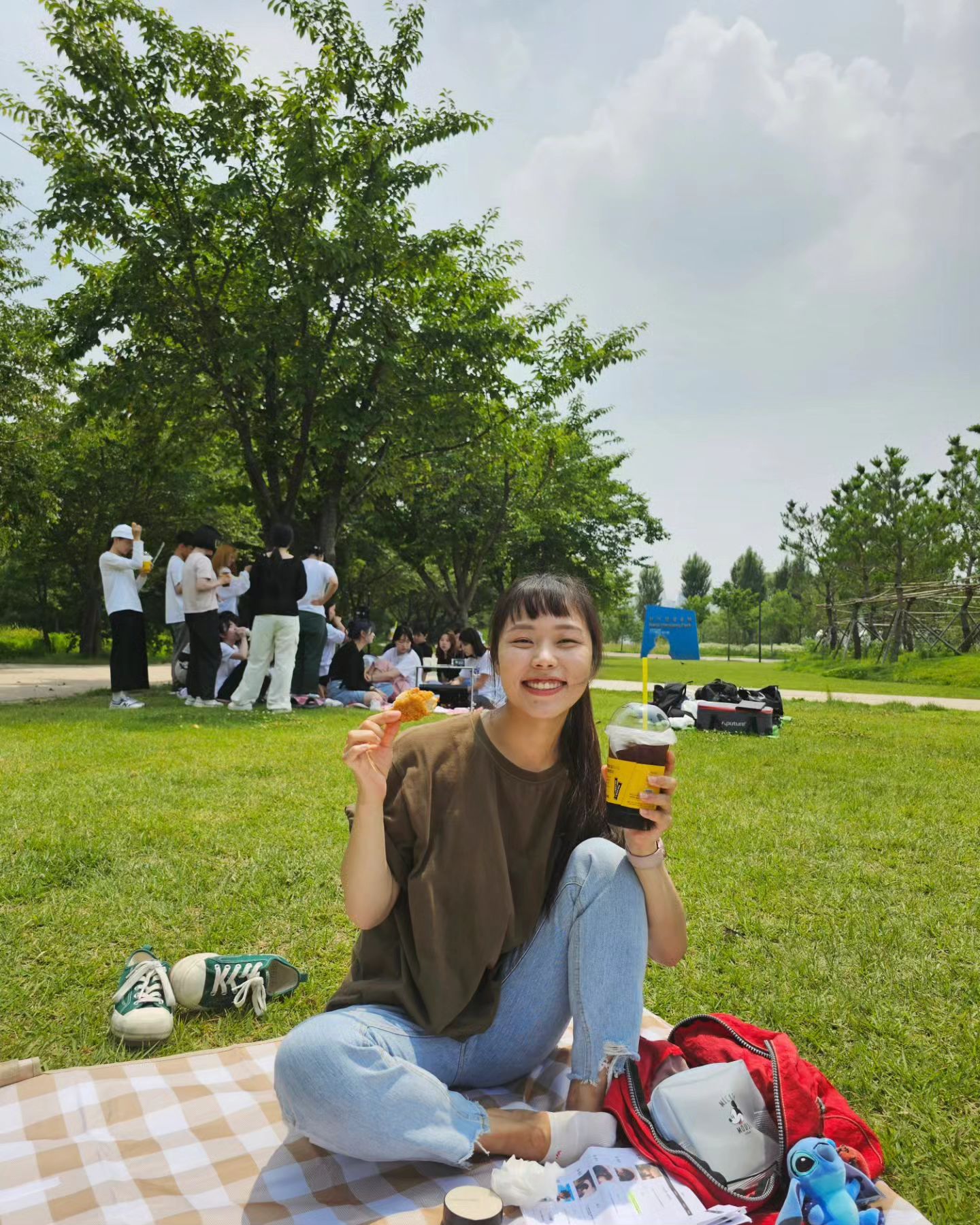토요팅!!!
2시간이나 일찍 끝났당💙
오늘 날씨는 너무너무너무X200 여름날...

손목에 시계자국이 생겼다😂

열심히 앞머리 다시 기르는데 슬슬 앞머리 거지존에 들어가고 있다
쳐피로 잠깐 다듬을까...🤔

미리배우님 사진 고마워요☺️