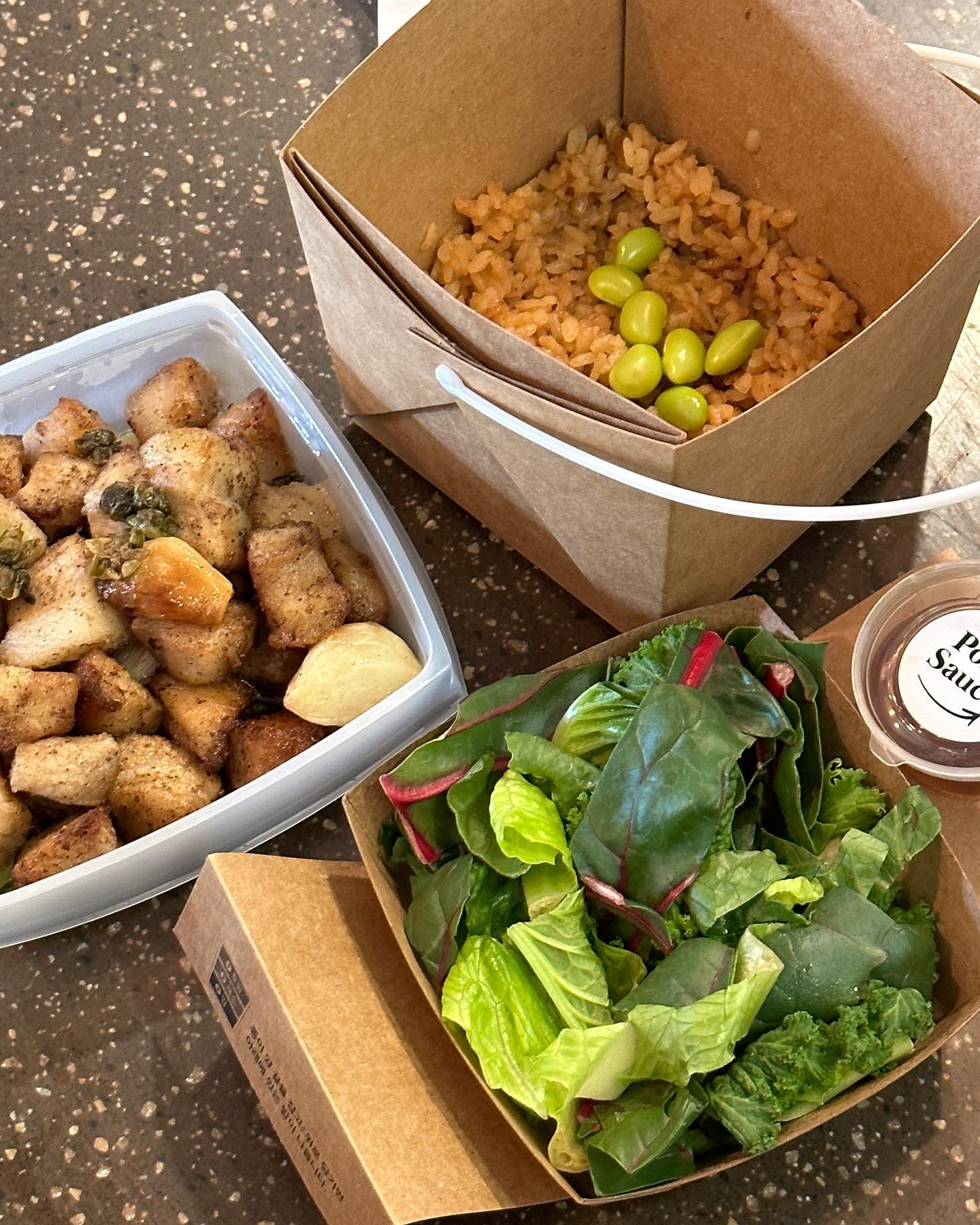 🍱귀여운 3단 도시락🧺

소풍가고 싶어지는 저 손잡이는 뭐람?
#항정살포케 이런식단이라면 언제든 대환영이라구..🥹