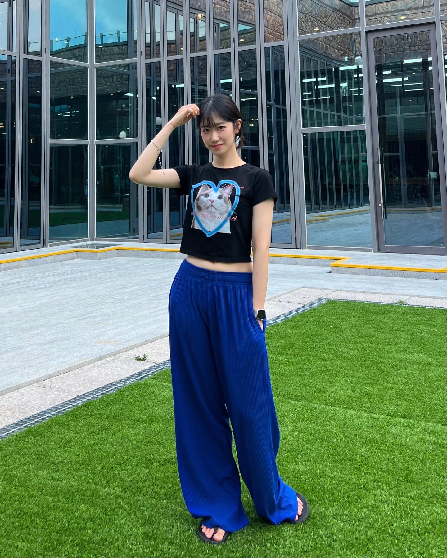 아이러브고먐미💙

ETRE_AU_SOMMET

#에트오소메 #ETREAUSOMMET #EAS #크롭티
#크롭코디 #SS23신상 #여름신상 #캣페이스