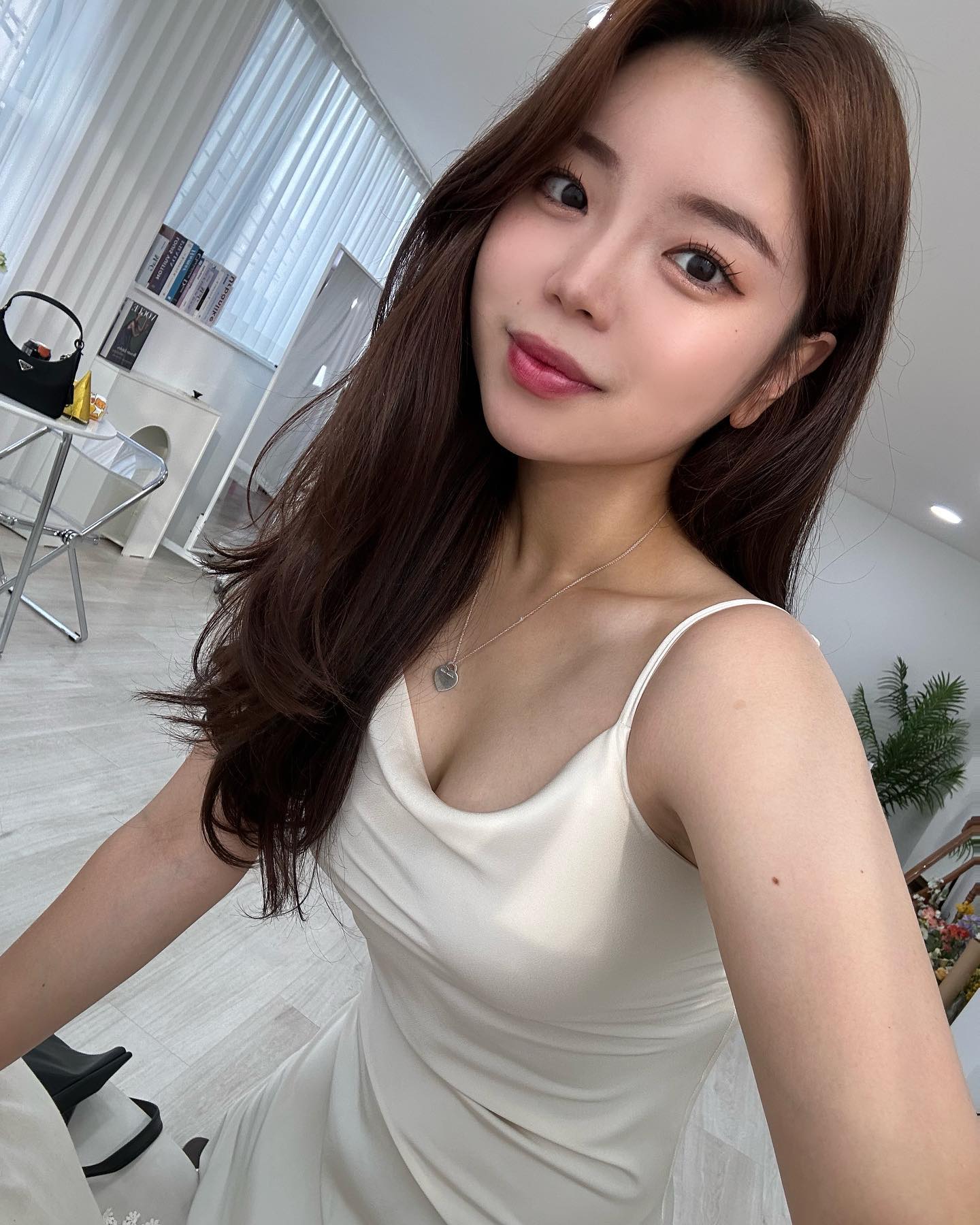 셀카는 오랜만이라 ••
