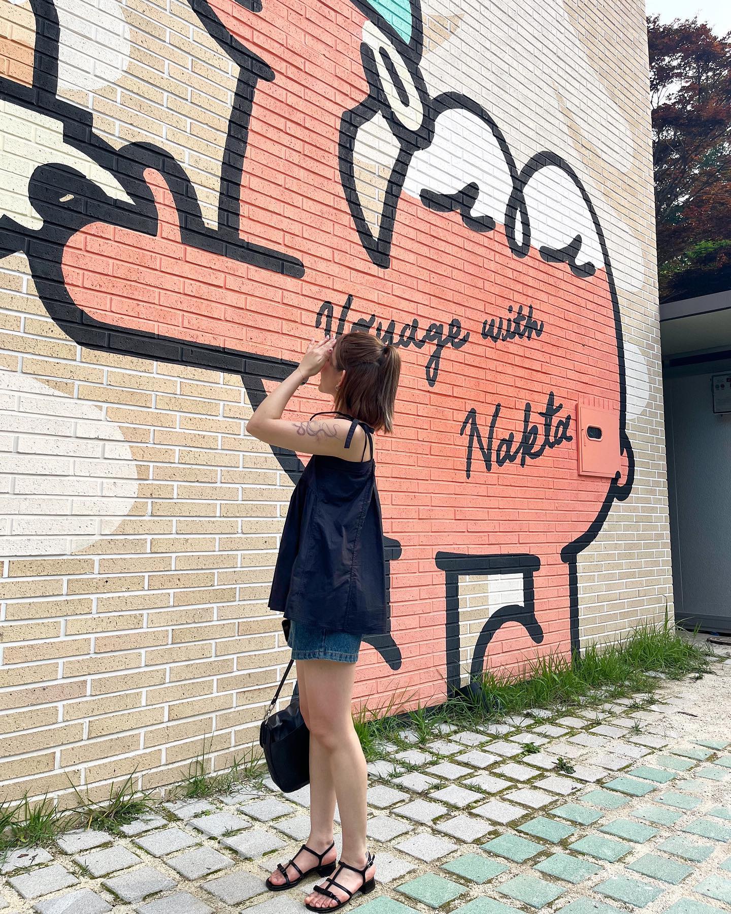 너무 덥다

바지 : #사색 thoughts.kr 
신발 : #더웨더 theweather_official 

#hyemsootd #ootd #dailylook
