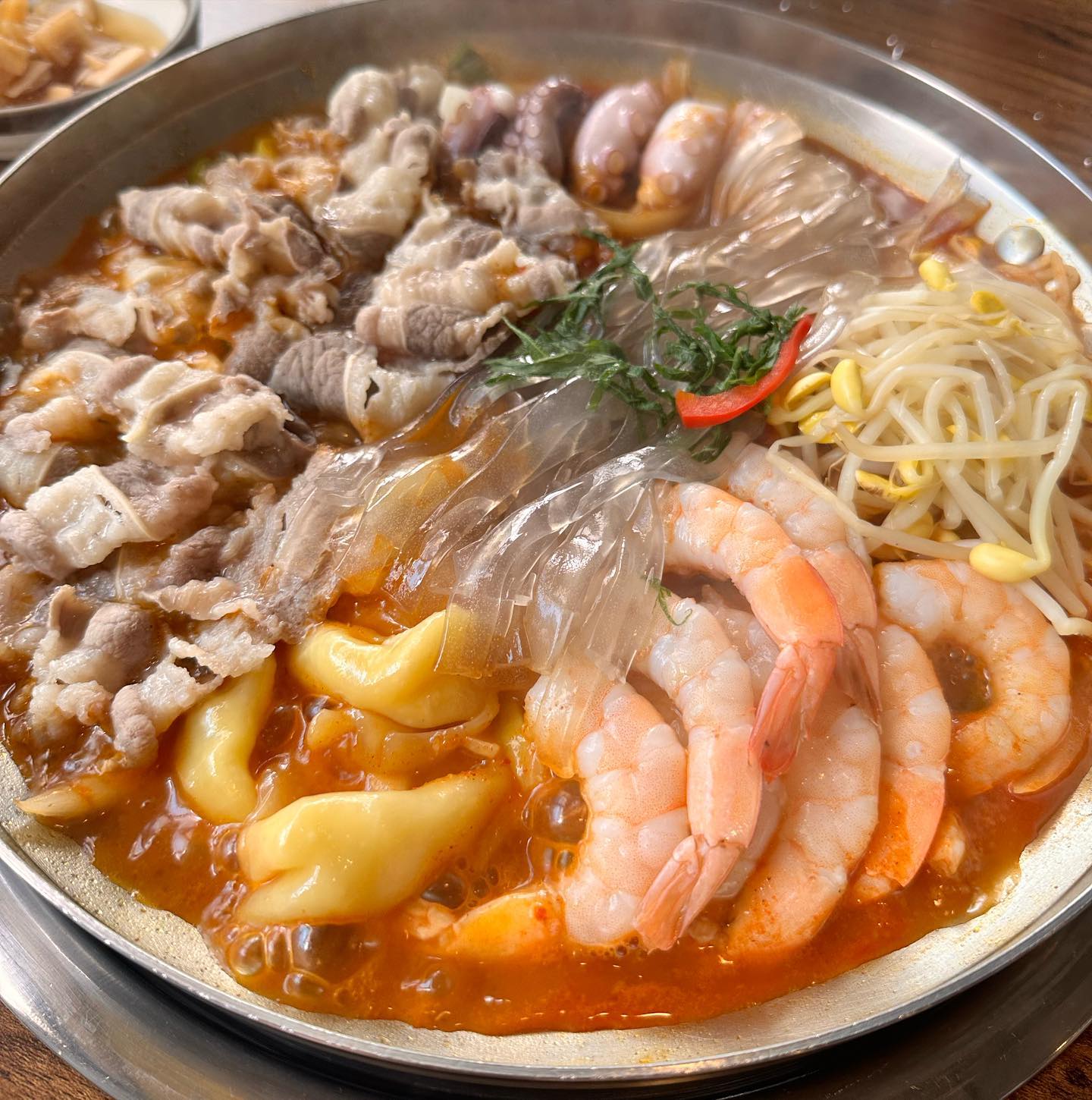 매콤하니 넘나 맛있는 낙우새🧡
맛있게 냠냠 :)

#인동맛집 #구워삶기 #낙우새 #냠냠😋