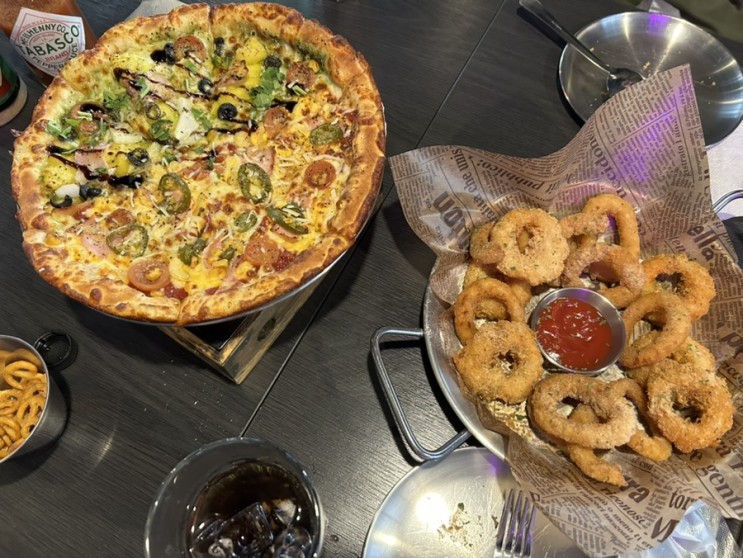 교대역 맛집 피자에미치다, 2층 전망이 좋은 피자펍