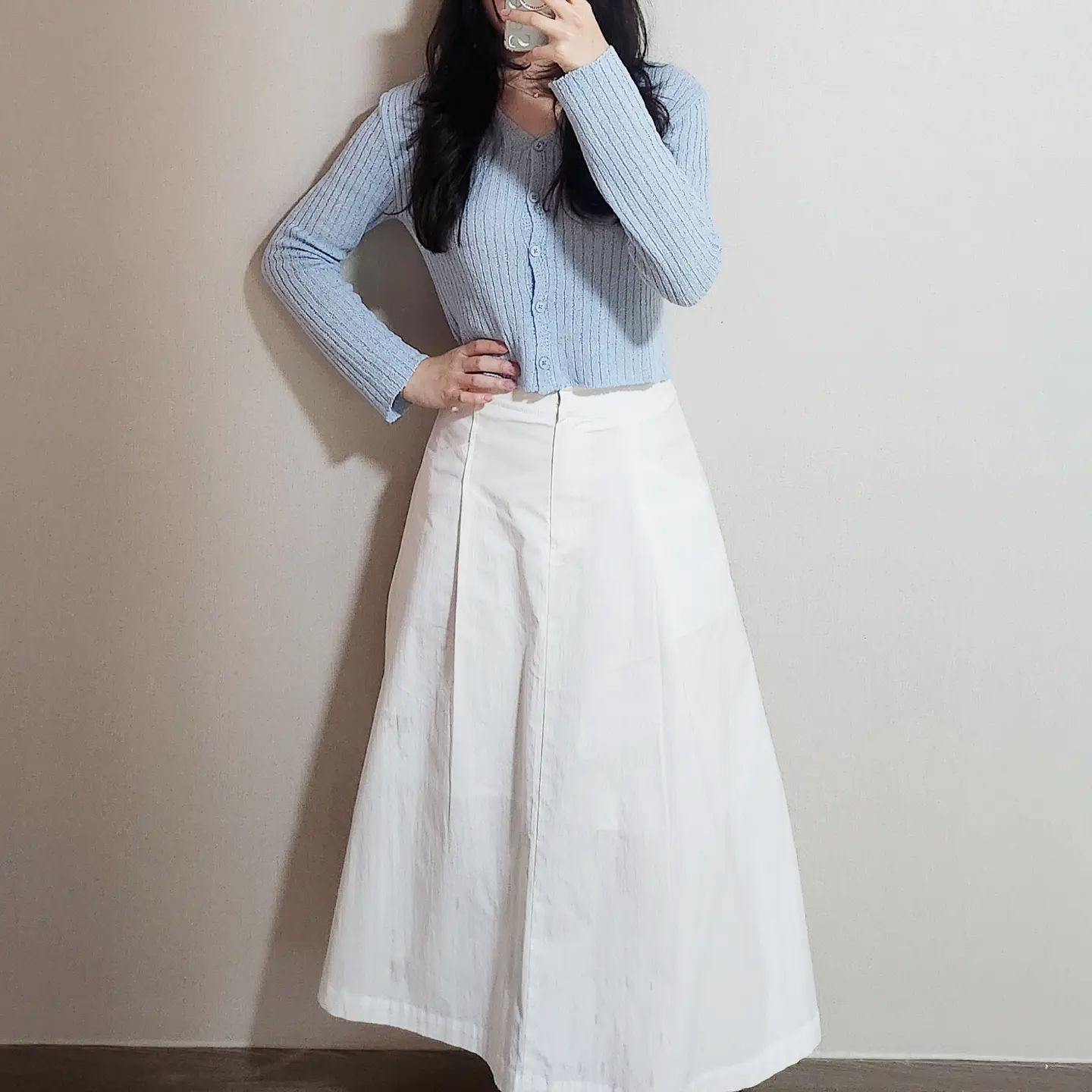 mixxo_korea 에서 털어온 여름룩 🩵

하늘하늘한 하늘색 가디건과 바스락 재질의 스커트가 찰떡궁합 🩵

#직장인룩 #직장인데일리룩 #직장인델룩 #직딩 #직딩출근룩 #직딩주말룩 #직딩그램 #직딩ootd #ootdfashion #ootd #돌려입기 #직딩돌려입기 #직장인돌려입기