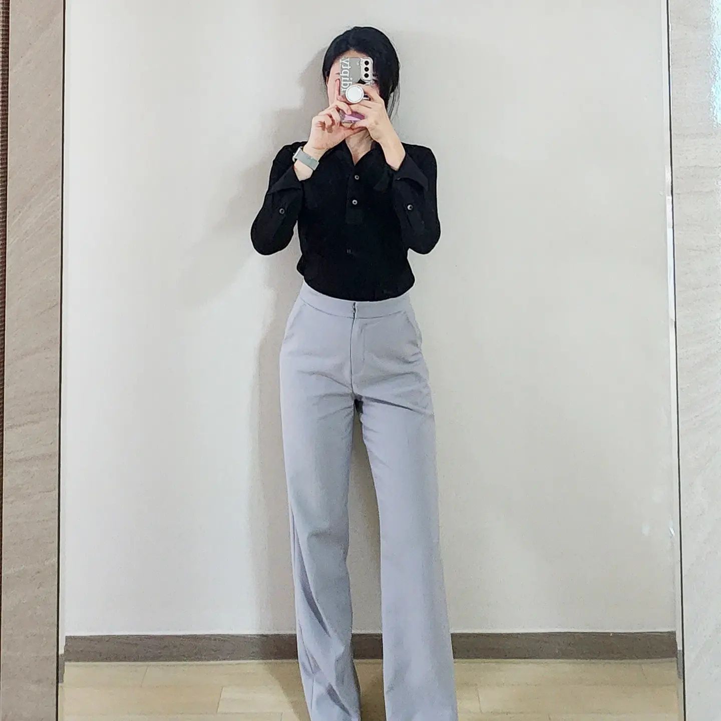 그냥 기록용 출근룩.

#직장인ootd #직딩현실룩 #직장인돌려입기 #직장인룩 #직딩델룩 #직딩데일리룩 #ootd #직딩여름룩 #직장인여름룩