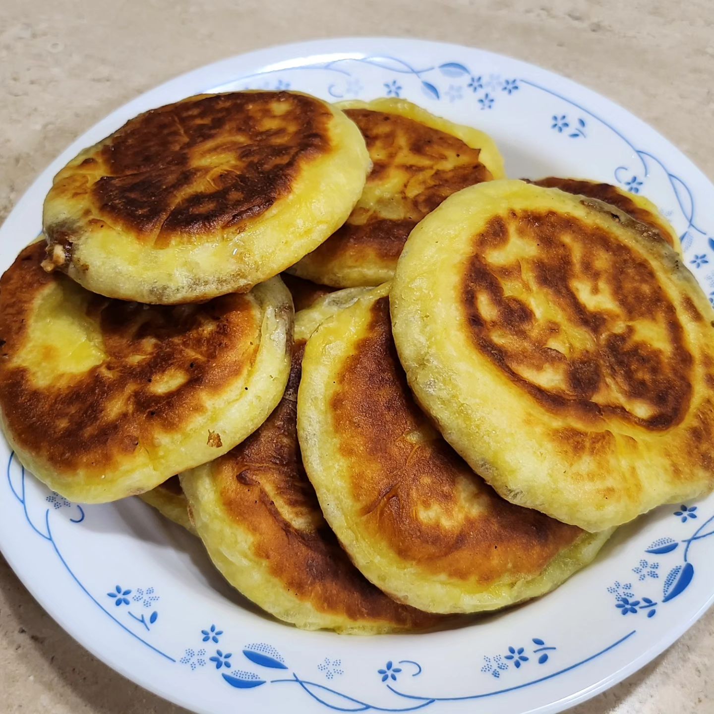 주말에 집에서 호떡 만들어 먹는 재미 😋 맛있는 호떡을 믹스로 간편하게 만들 수 있어서 엄청 좋다 🥰

#호떡 #호떡믹스 #호떡만들기 #호떡스타그램 #찹쌀호떡 #찹쌀호떡믹스 #옥수수호떡 #초당옥수수호떡 #옥수수호떡믹스 #초당옥수수호떡믹스