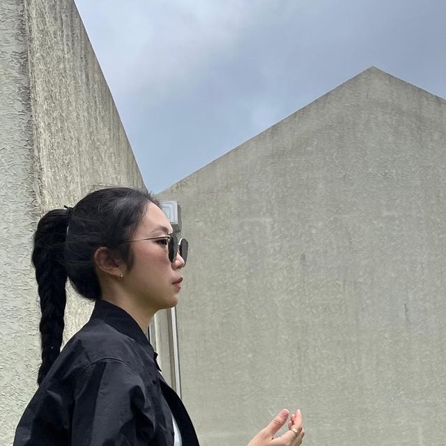 ↗묘정 ➚소영 on Instagram: "#광고 JEJU WITH #ironyporno 6월의 제주는 💨☔️🌞 다이나믹했는데 아이러니포르노 셔츠 안챙겨갔으면 힘들뻔,,, 방수소재로 가벼운 비를 피할 수 있었구 통기성 좋