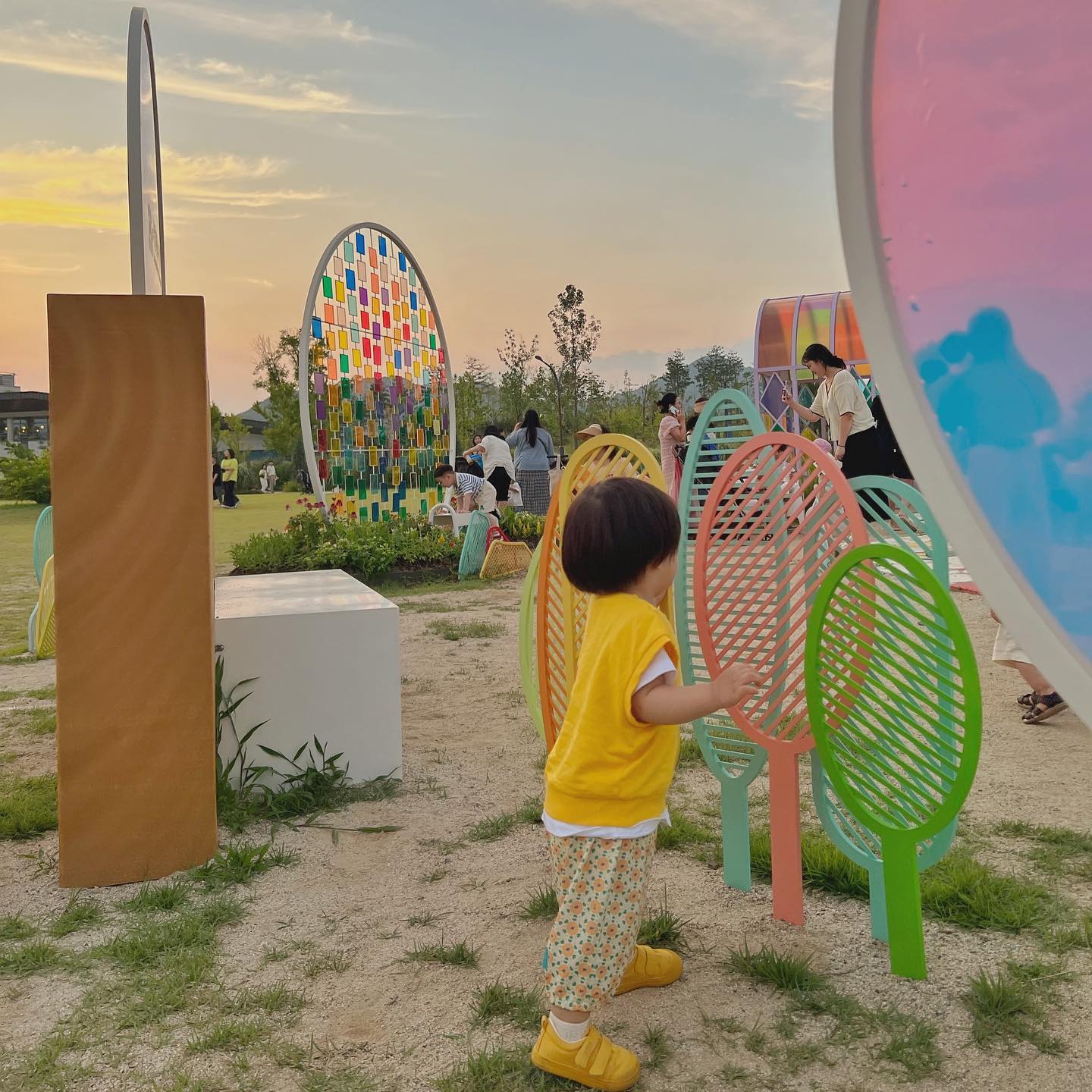 ♡̤̮

주말나들이🌿
울애기가 오래 아프고
엄마 컨디션이 안돌아와서
힘들었는데 힐링하고 왔다.

너무 예쁘게 꾸며놔서
울애기 사진 찍느라 바빳다
ㅋㅋㅋㅋㅋㅋㅋㅋ😅

#세종수목원 #주말나들이 #15개월아가
#구내염다신만나지말자