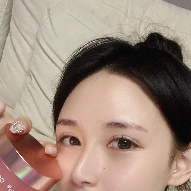 정이 🎀 on Instagram: "#광고 메디큐브 콜라겐 젤크림 핑크색상에 은은한 향기가 너무좋았어요 :) 고밀도 콜라겐의 젤리형태라 4계절내내 사용이 가능하고 수딩젤을 찾으시는분들한테 강추 하
