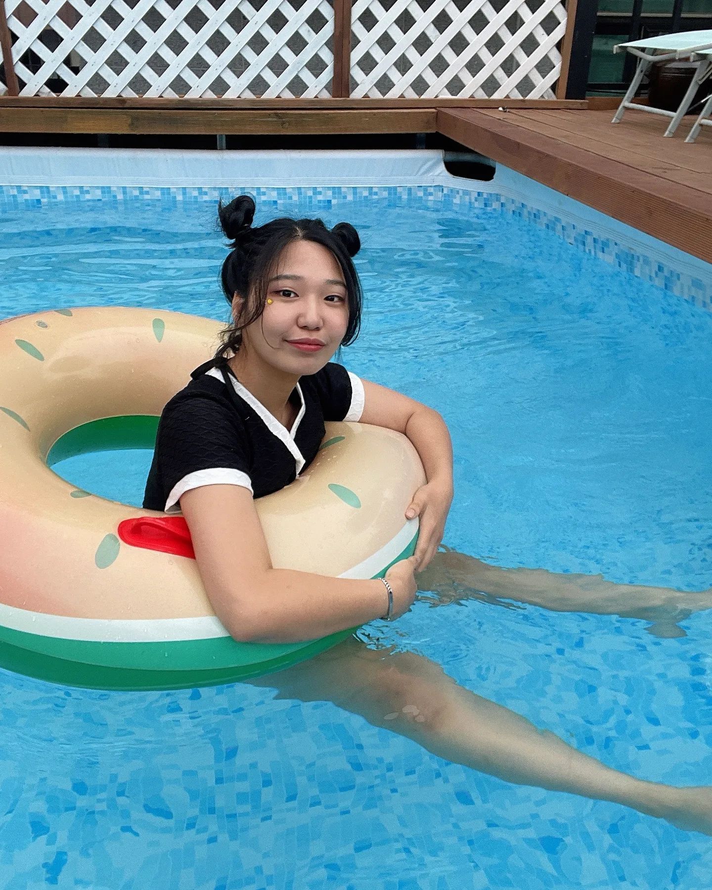 즐거웠던 우리의 여름날🌞
.
#선재도 에서 펜션잡고 놀았는데 진짜 짱잼!!!!!

내년에도 가자고 막 약속하면서 나오게 되는 마법의 여행

뿌까머리도 첨 해보고ㅋㅋㅋ 올해 첫 물놀이도 다녀왔당😆
.
.
#주말여행 #풀빌라 #펜션 #서울근교 #수영장 #수영장펜션 #선재도펜션